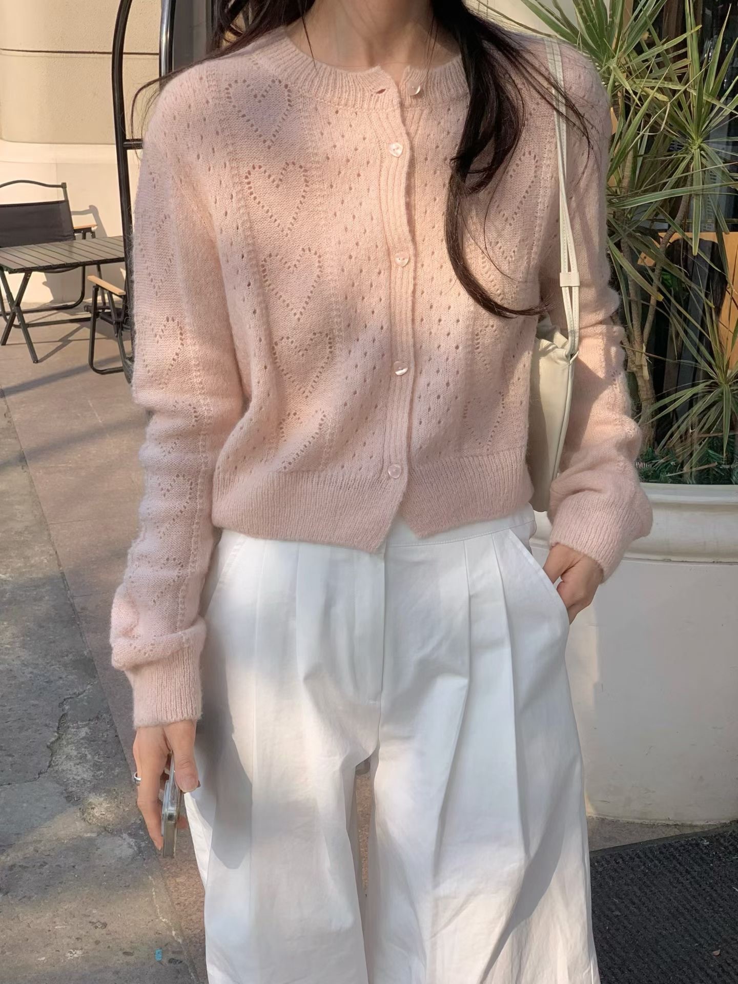 #228N696 初春甜到心，愛心鏤空針織兩穿上衣