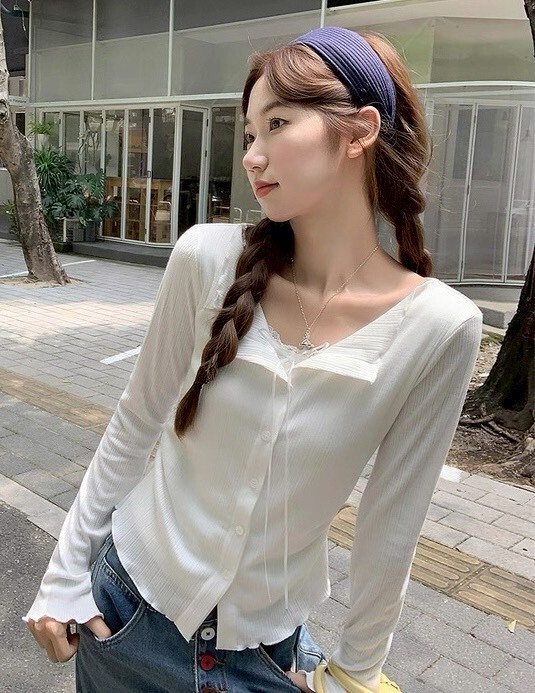 假兩件接蕾絲綁結排釦衣