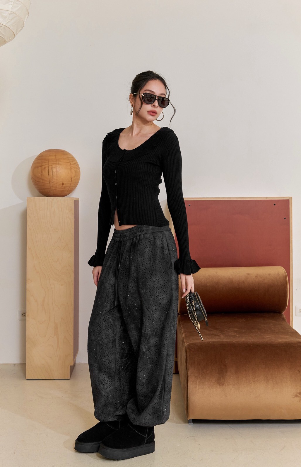 荷葉排釦羊毛上衣_AMISSA（黑）