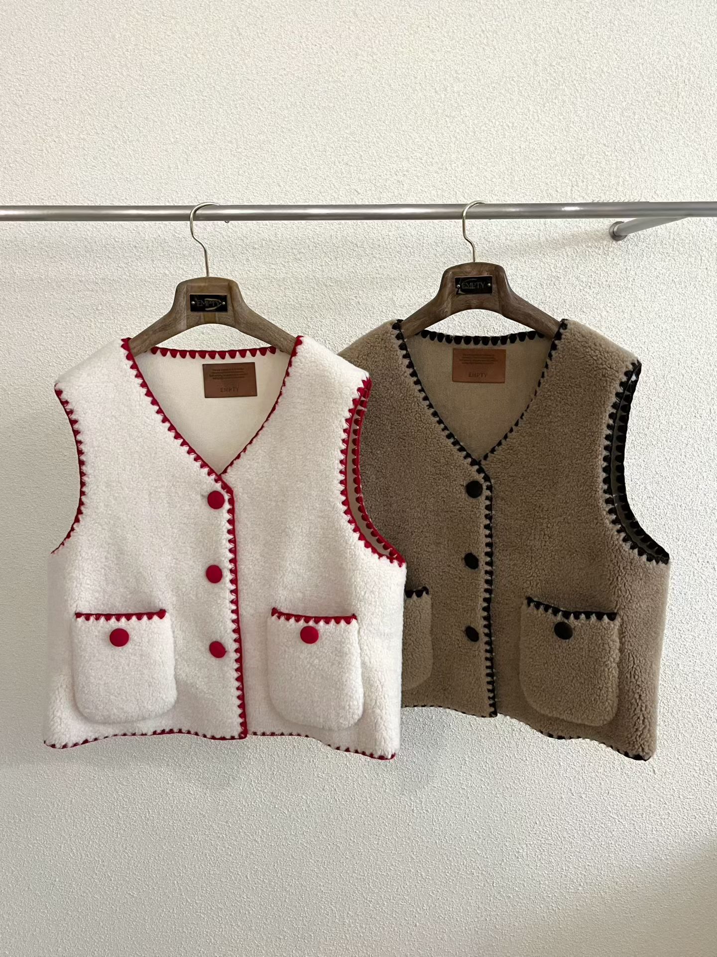 EP5418 撞色縫邊毛利背心外套 *特價* (優惠碼同充值購物金不適用)