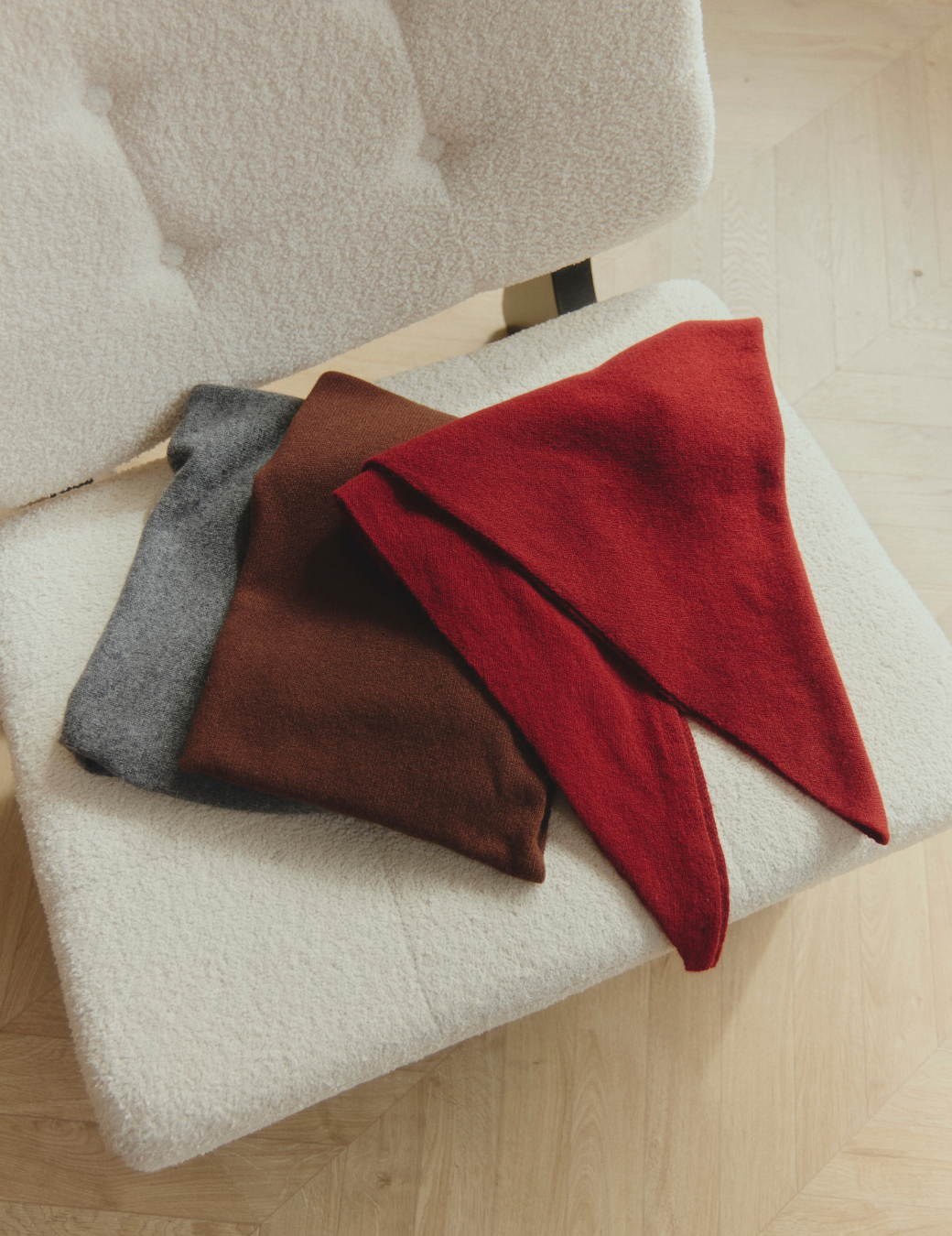 素面純羊毛三角披巾（4色）