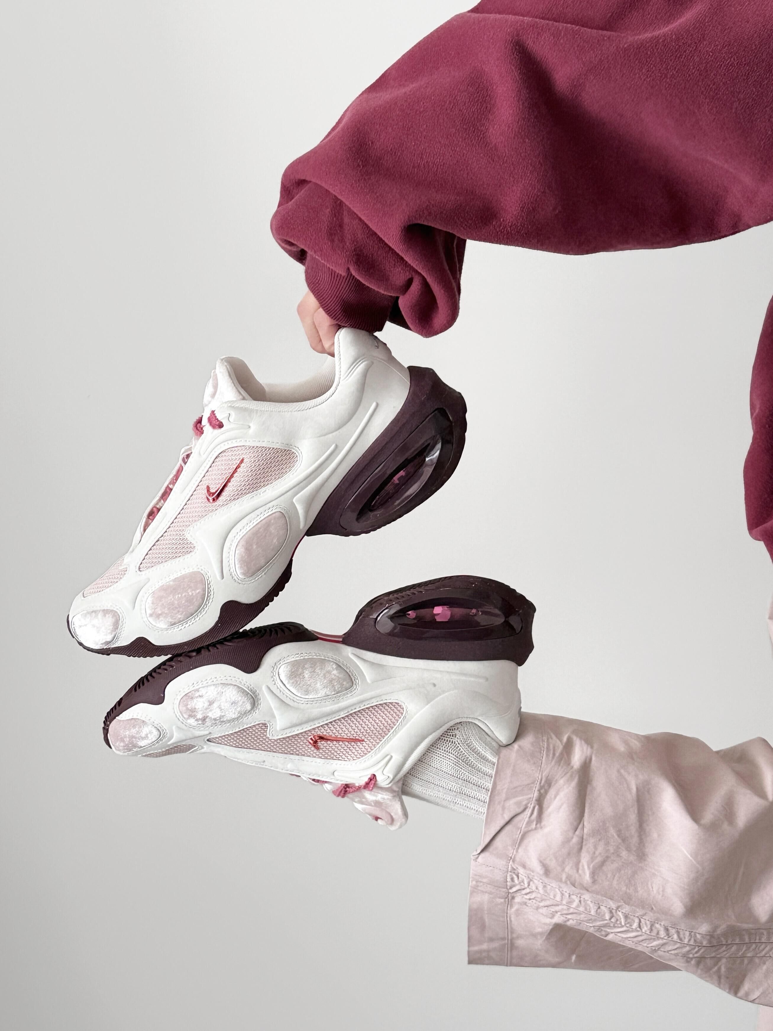 Nike Air Max Muse 情人節限定 米白色 酒紅色 絲絨 復古 慢跑鞋 老爹鞋 氣墊 厚底 女款 IQ1152-666/預購