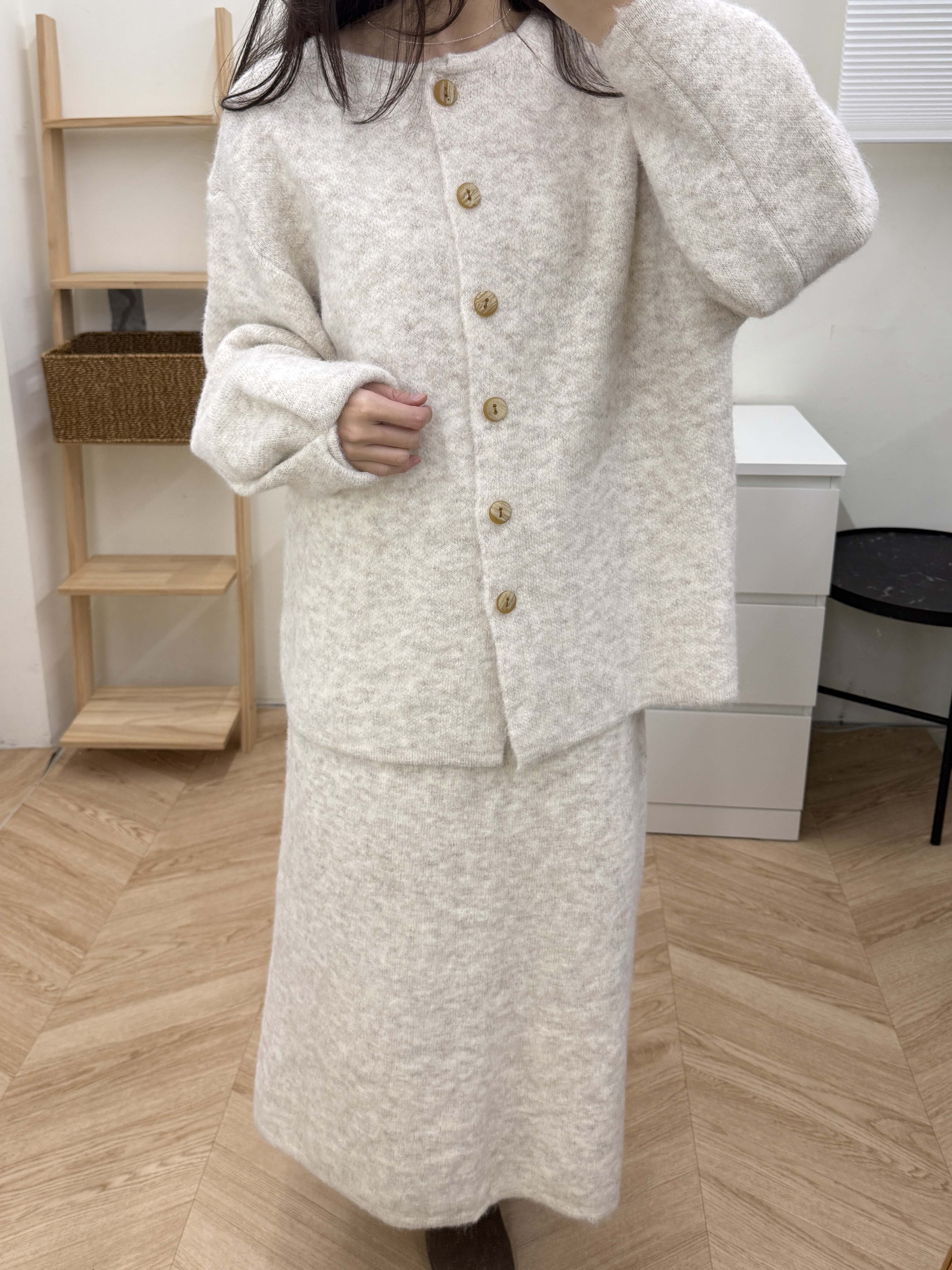 兩穿排釦毛衣+半裙套裝