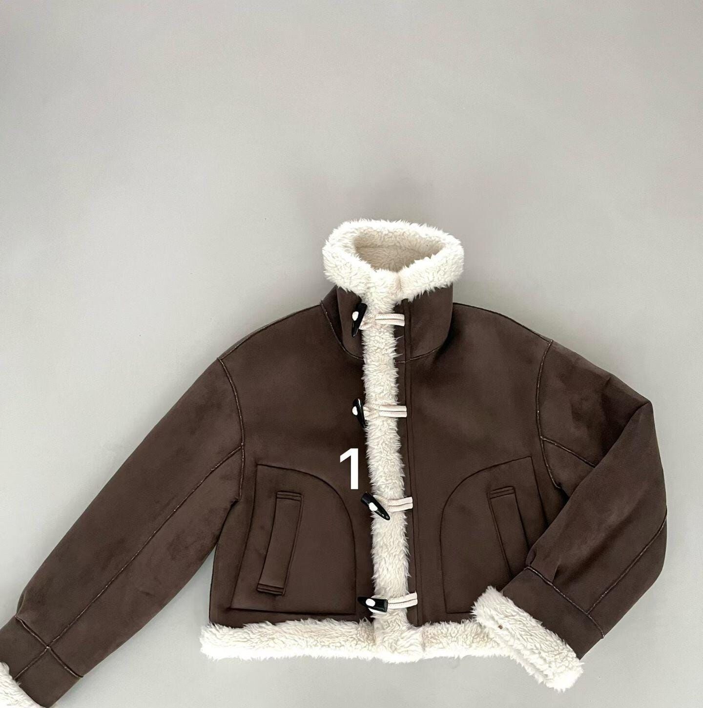 EP5422 高領牛角猄皮外套 *特價* (優惠碼同充值購物金不適用)