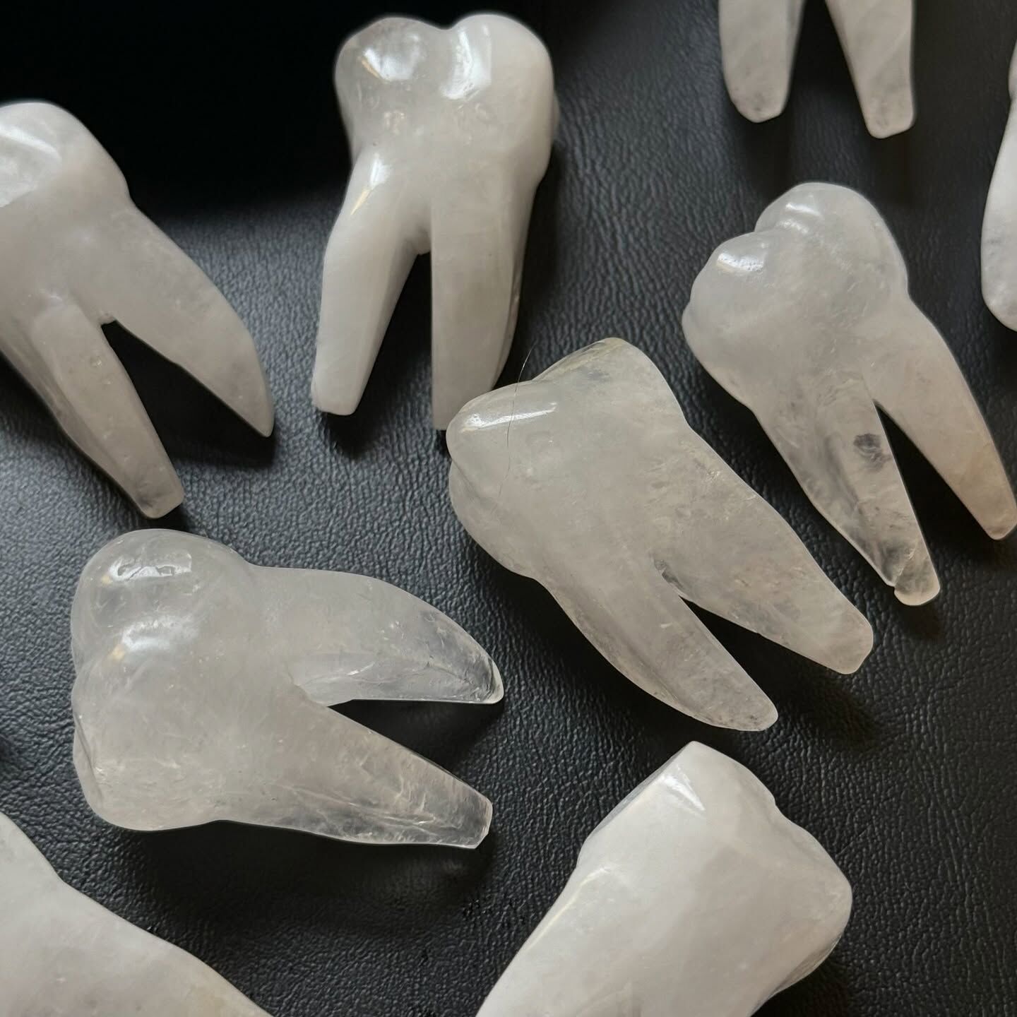 [原石] 白水晶牙齒