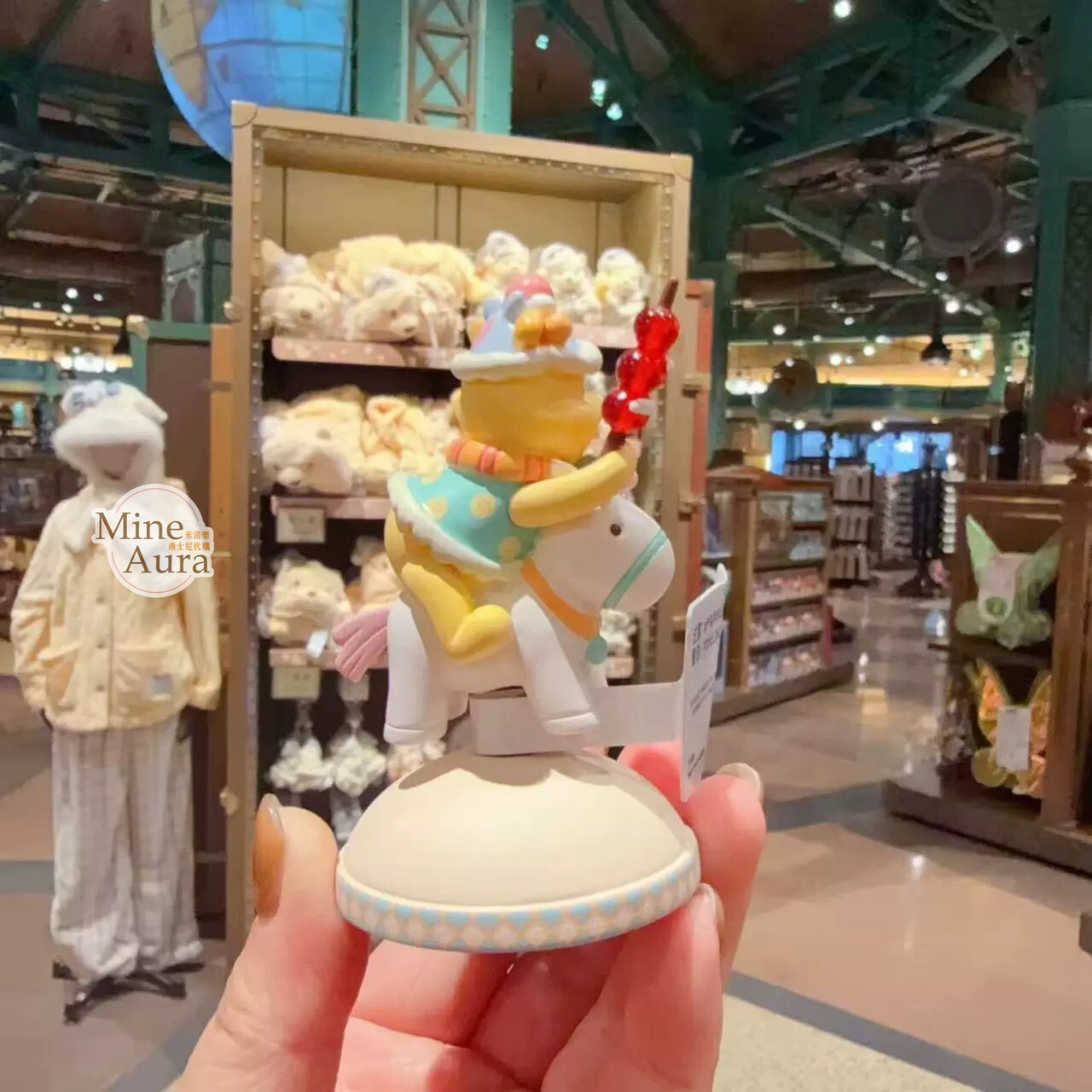 2026 新春 小熊維尼和朋友們系列 騎馬拿糖葫蘆 造型 搖搖 擺飾品 -上海迪士尼樂園