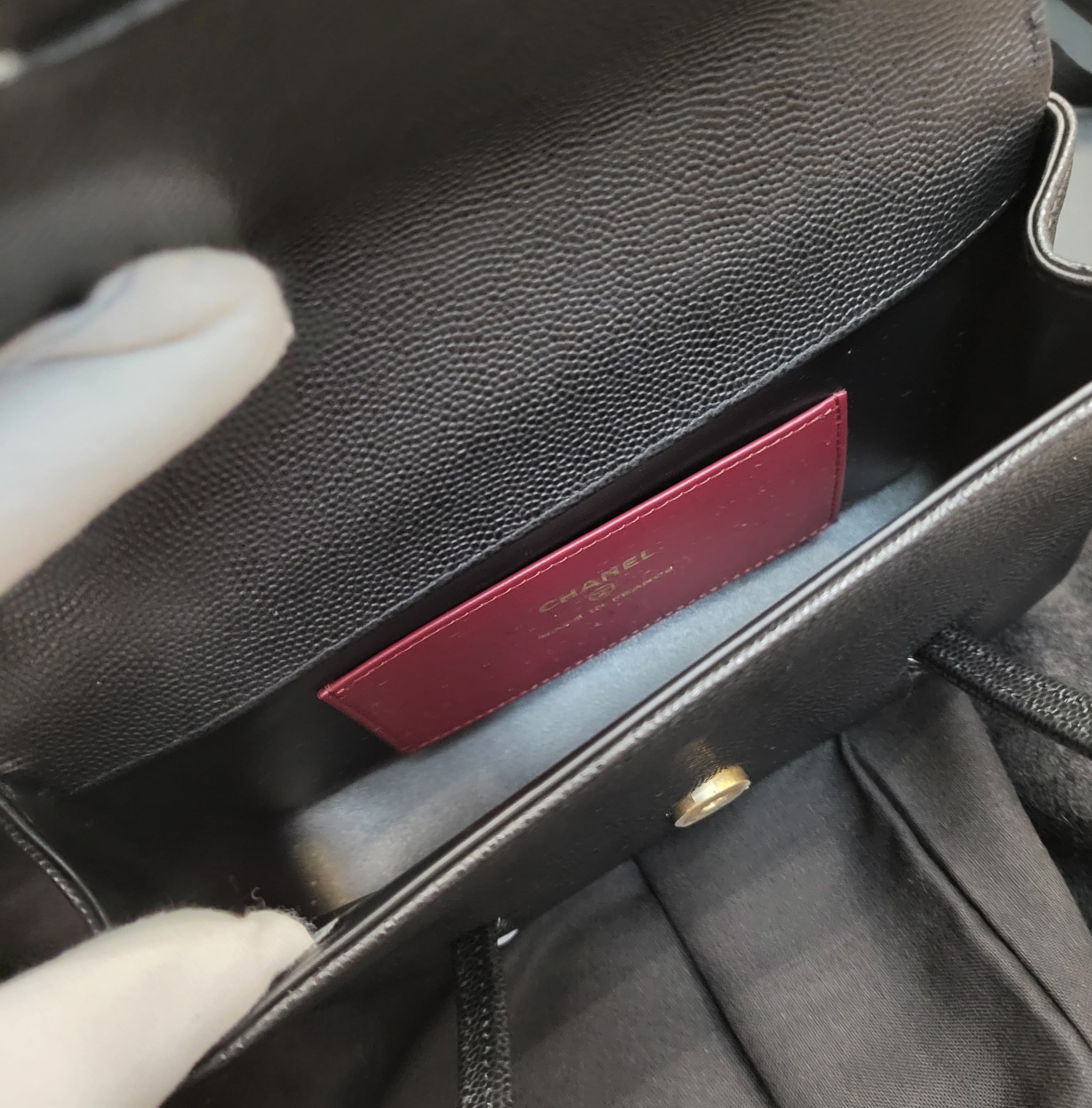 CHANEL AP5068 CLUTCH WITH LEATHER STRAP BLACK GOLD (preppy coco mini)