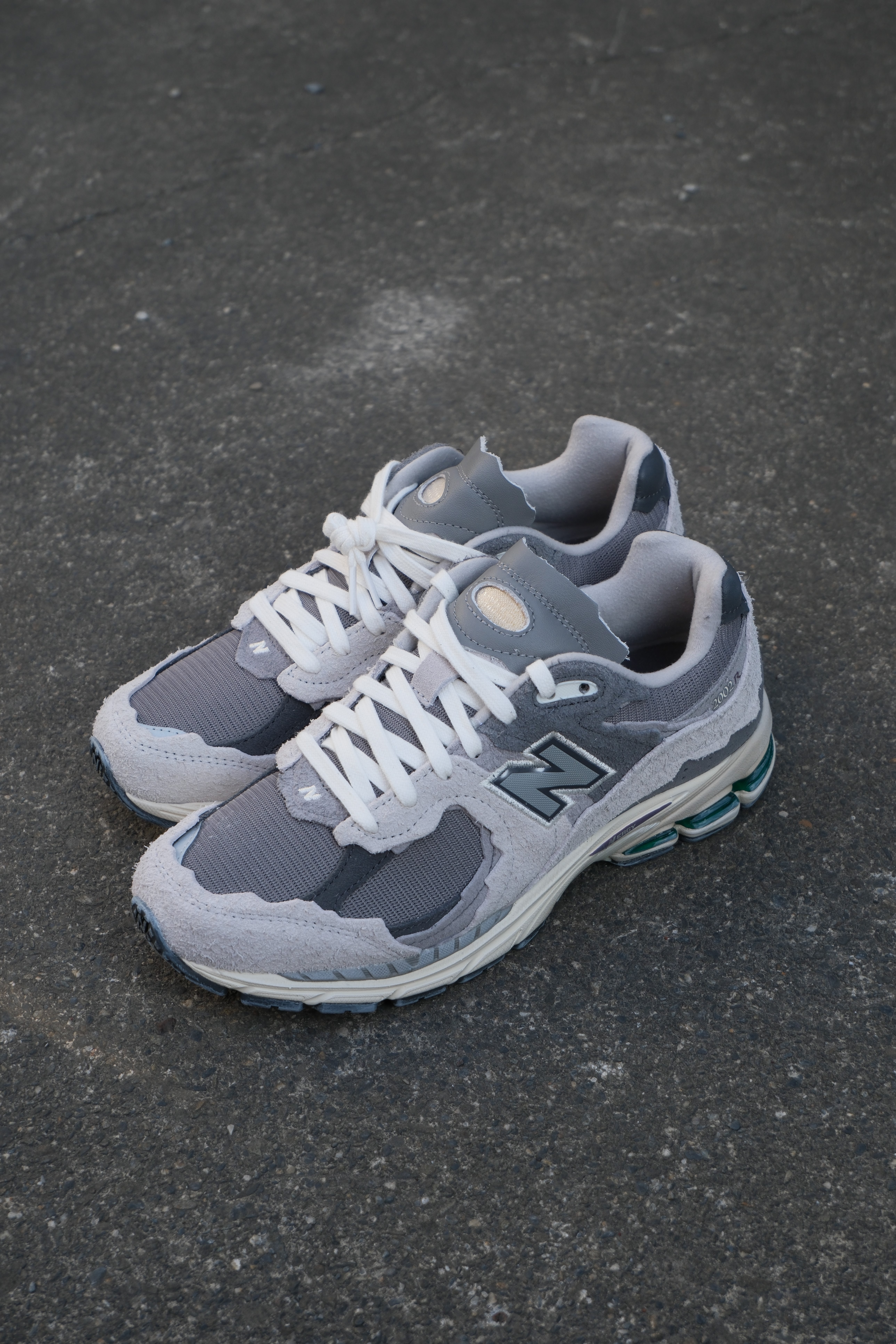 New Balance 2002R "Refined Future" 灰白 解構 M2002RDA