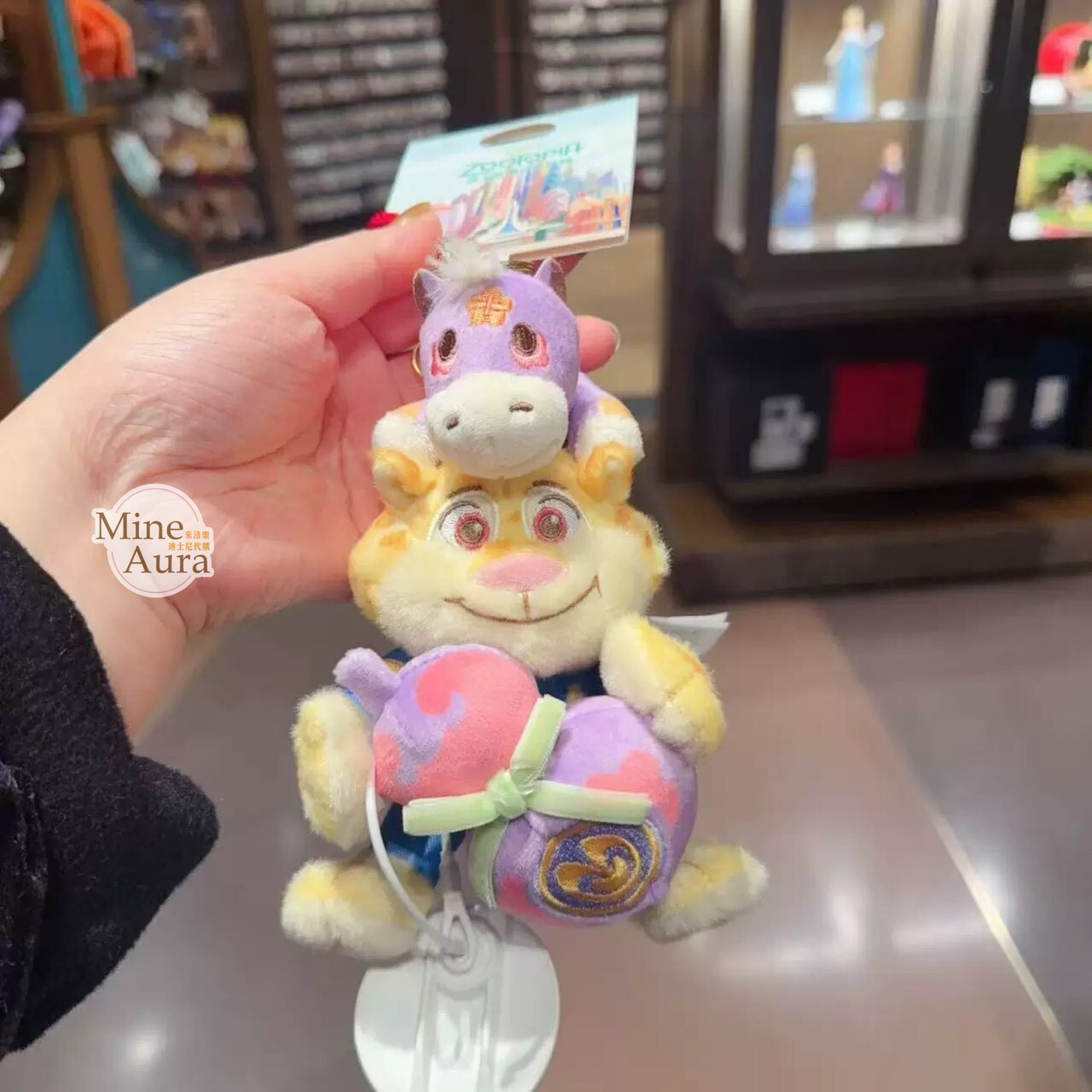 2026 新春 動物方城市 Zootopia 洪金豹 Benjamin Clawhauser 造型 絨毛 鑰匙圈 吊飾 -上海迪士尼樂園