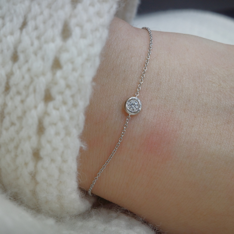 環抱系列 | 圓形鑽石手鏈
