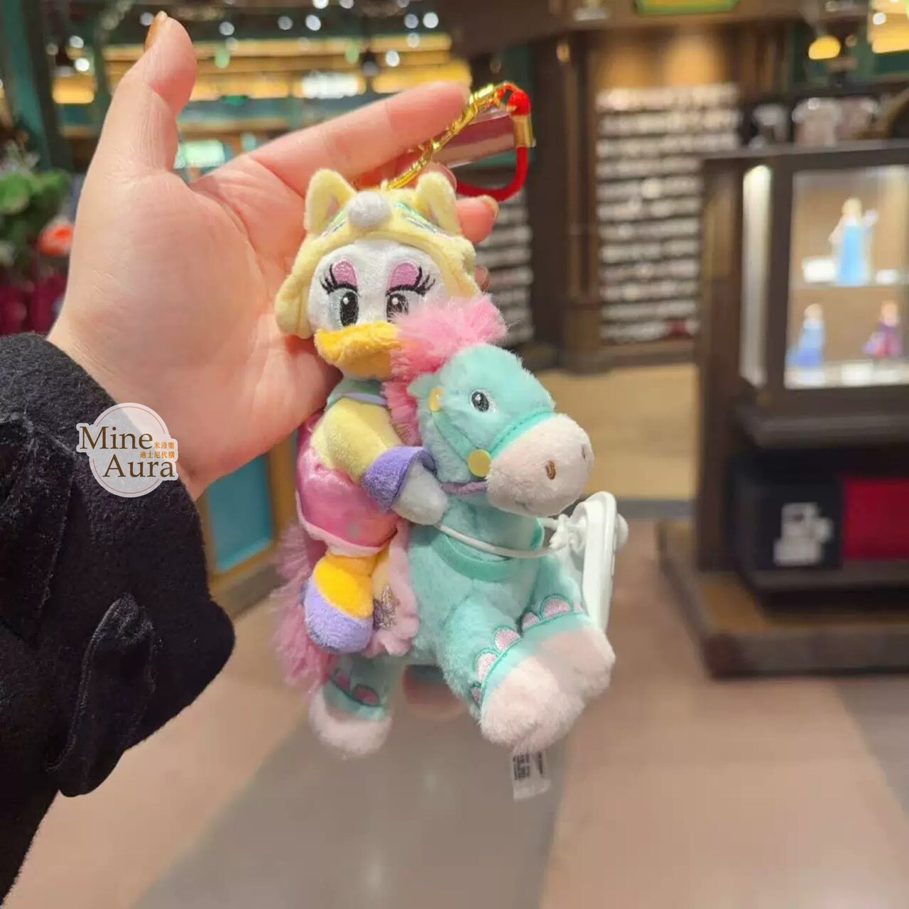 2026 新春 米奇 Mickey 與好友們 黛西 Daisy 絨毛 鑰匙圈 吊飾 -上海迪士尼樂園