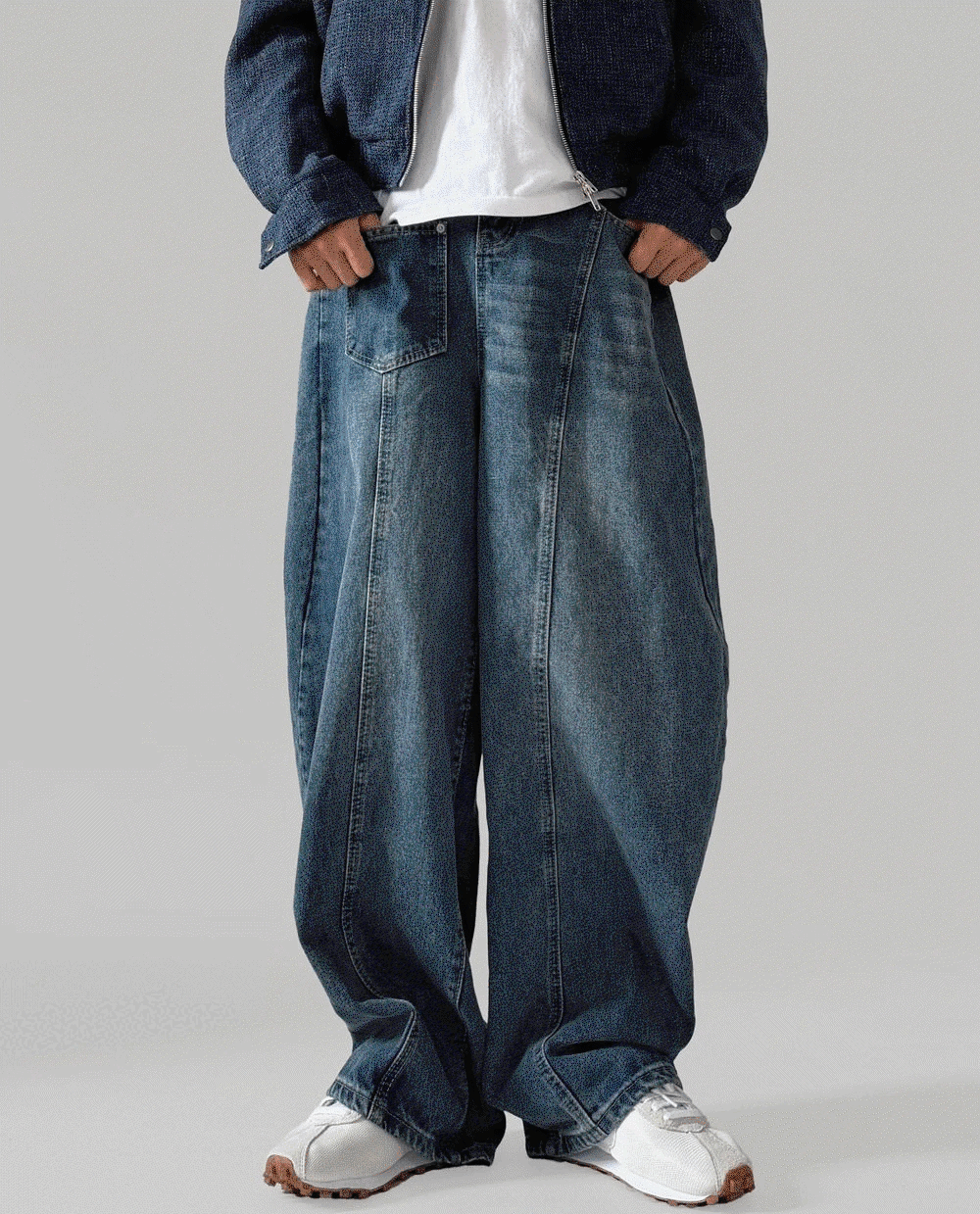 反向口袋按扣寬鬆牛仔褲