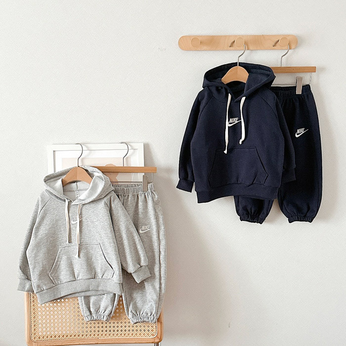 正韓春IKONG 四色連帽運動套裝