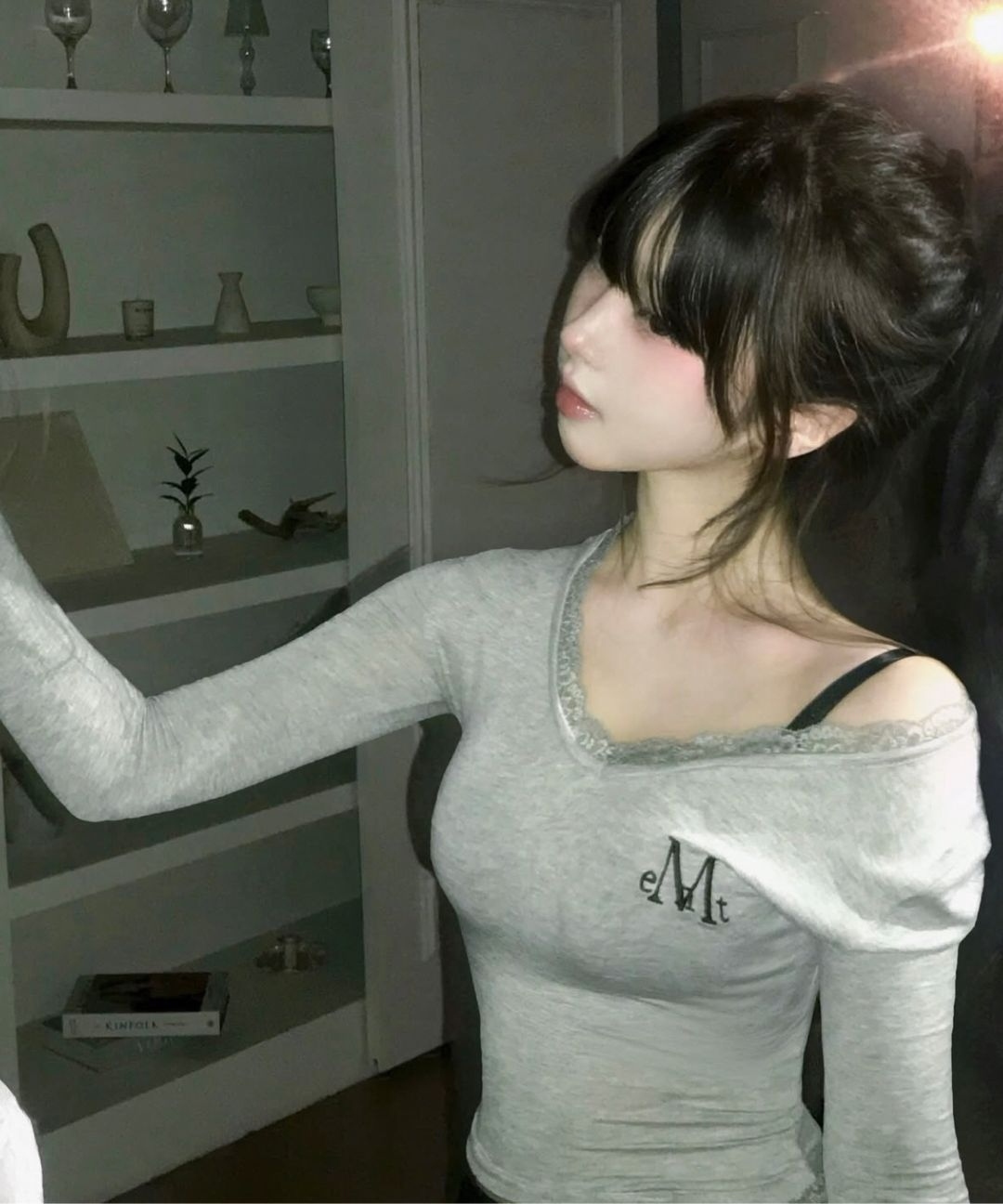 MUCENT Sunnior 蕾絲 拼接 V領 長袖