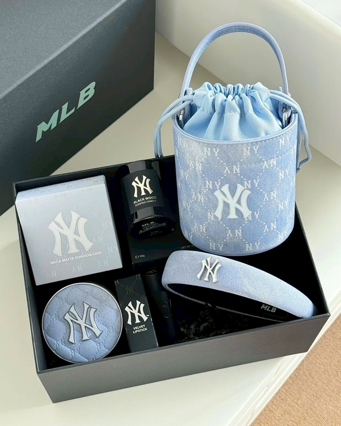MLB 新年限定 彩妝套組 禮盒 水桶包 氣墊 護手霜 香水 口紅 髮箍