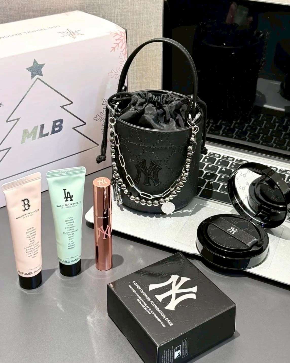 MLB 新年限定 彩妝套組 禮盒 水桶包 氣墊 護手霜 香水 口紅 髮箍