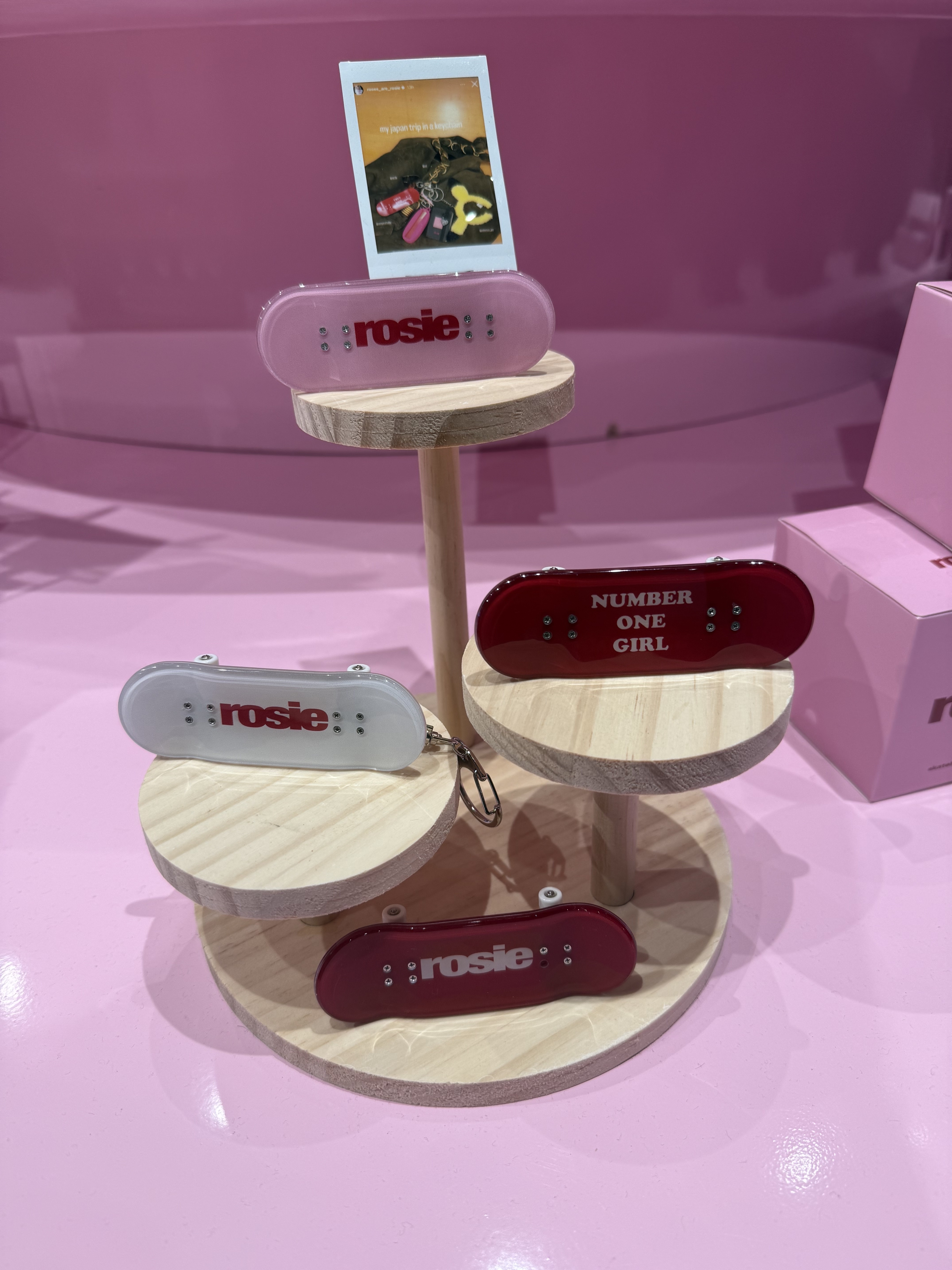 rosie mini finger skateboard keyring