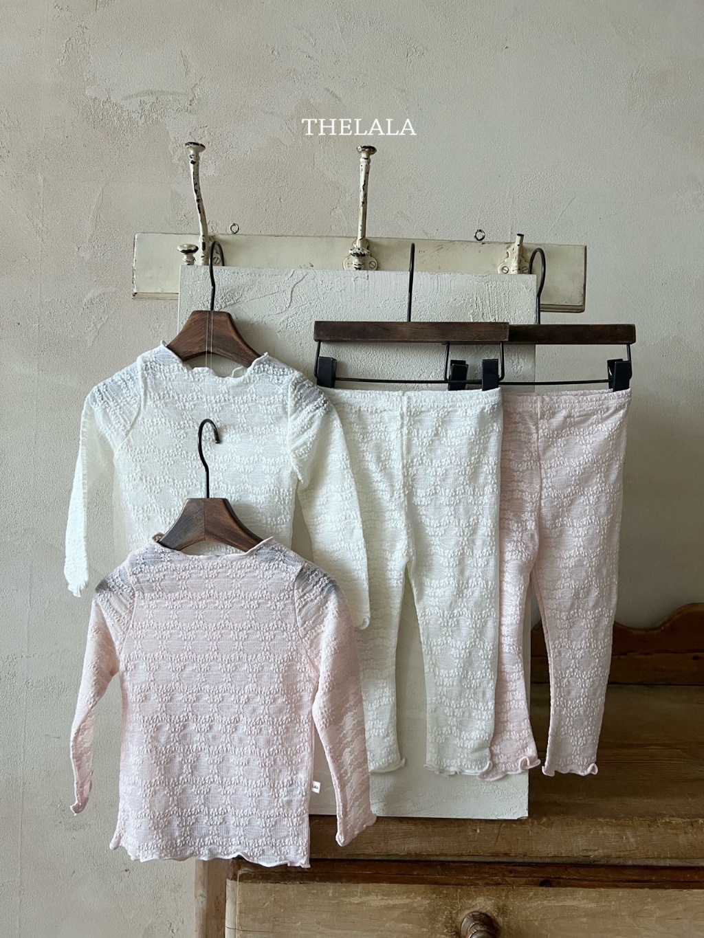 正韓春lalla 小童兩色薄款小花捲邊上衣