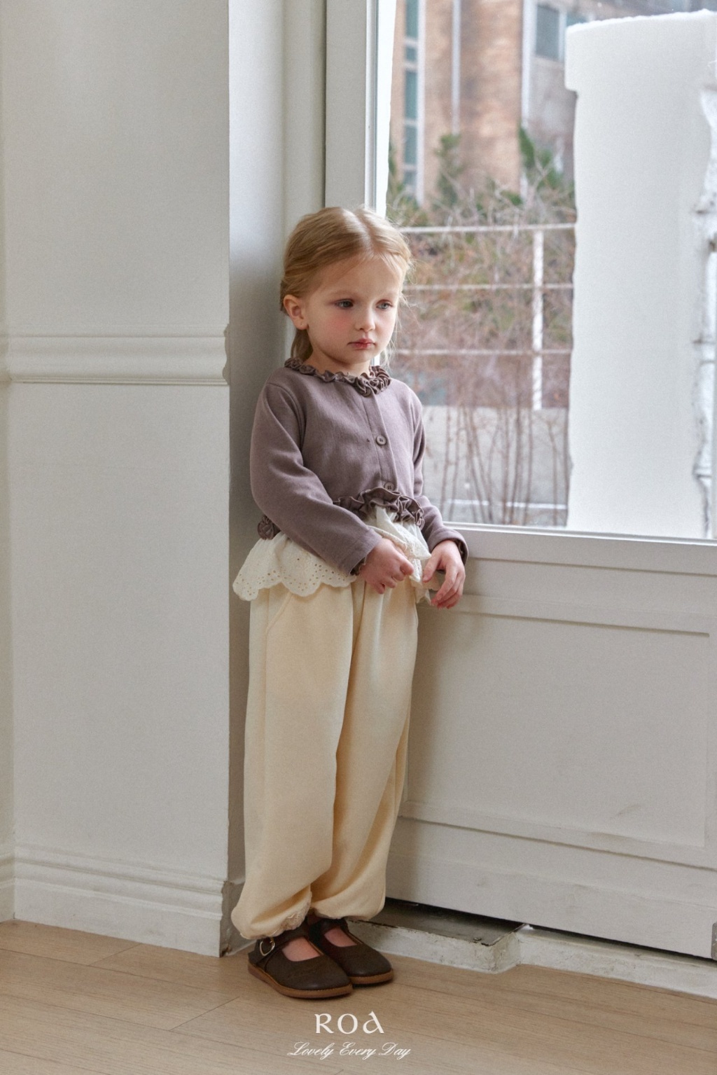 正韓春ROA 兩色花花鬆緊蕾絲縮口棉褲