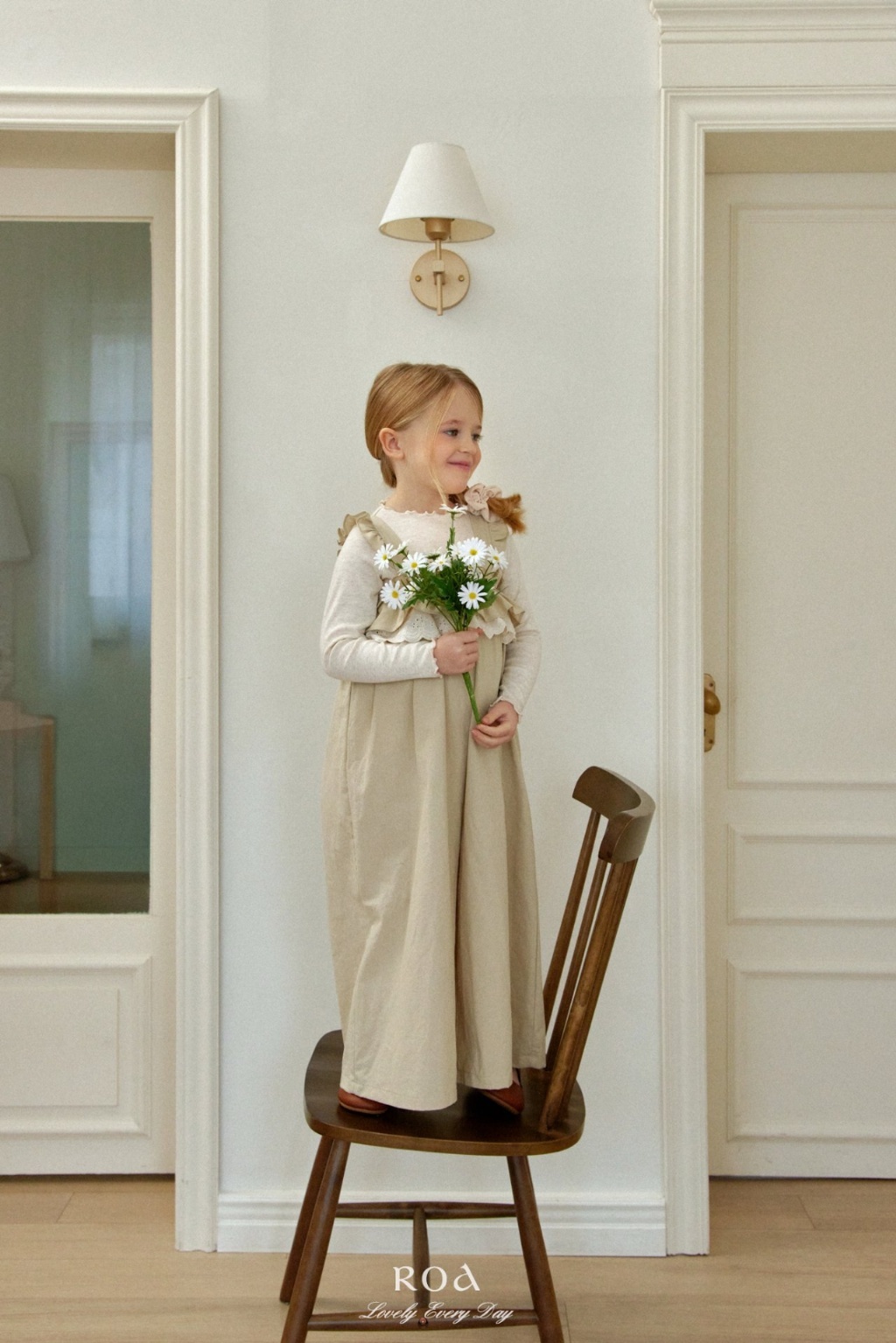 正韓春ROA 兩色小姊姊捲邊吊帶寬褲