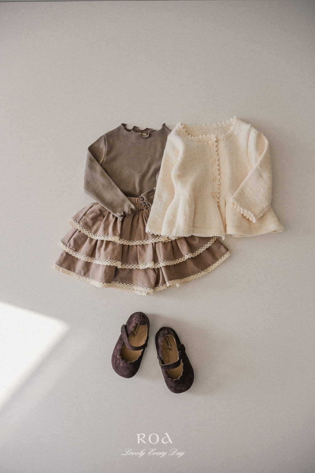 正韓春ROA 精緻傘狀小花滾邊外套