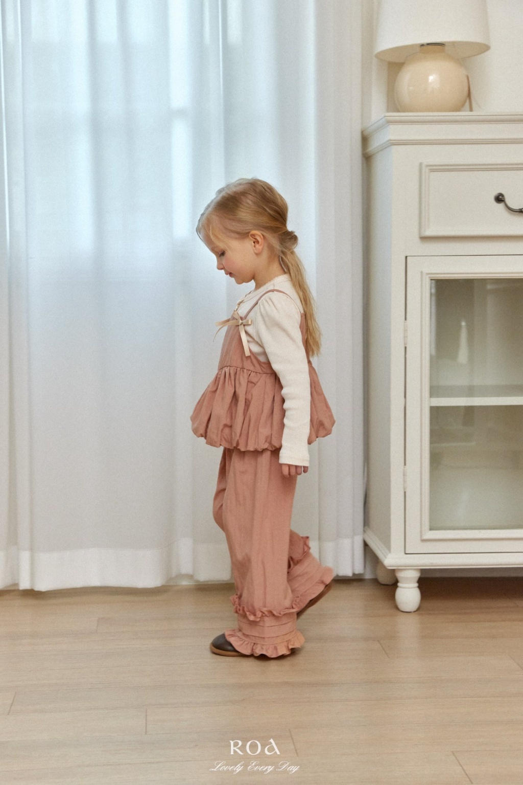 正韓春ROA 兩色蝴蝶結吊帶花苞套裝