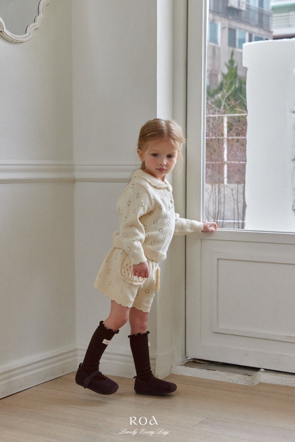 正韓春ROA 米白摟空針織短褲套裝