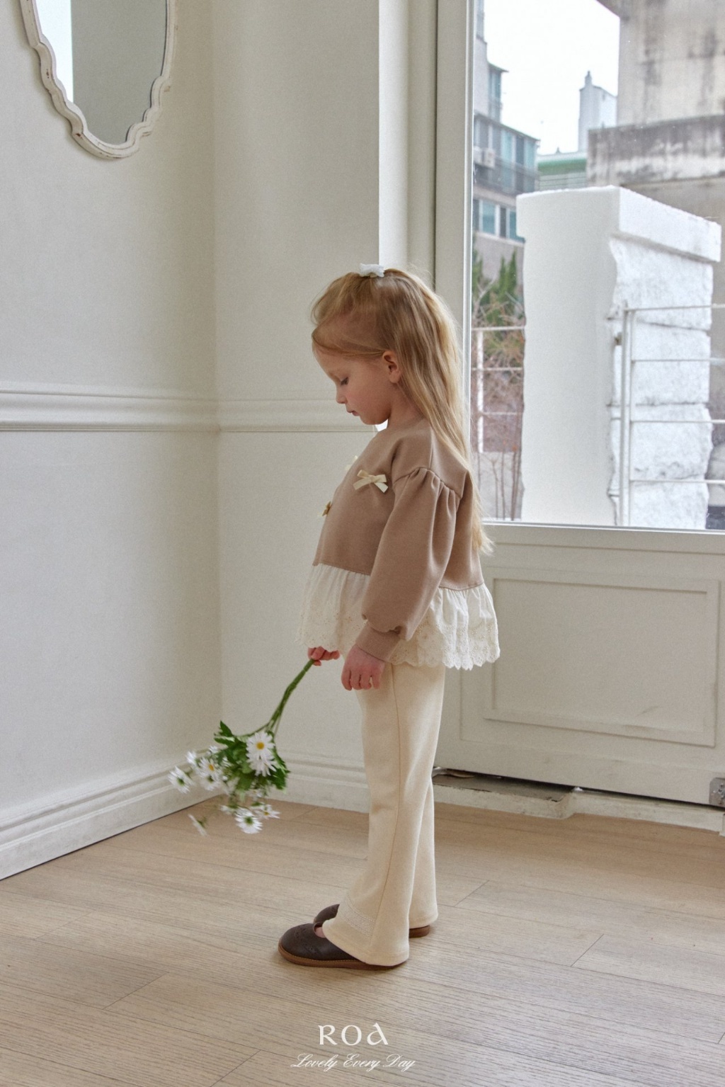 正韓春ROA 兩色蝴蝶結拼接上衣