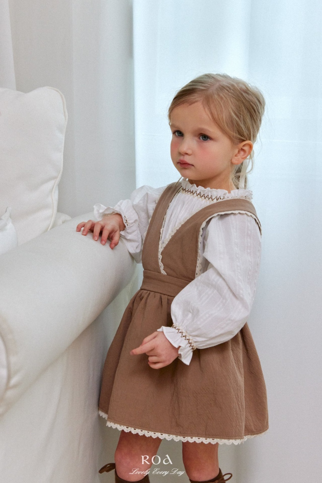 正韓春ROA 咖啡廳時尚吊帶裙