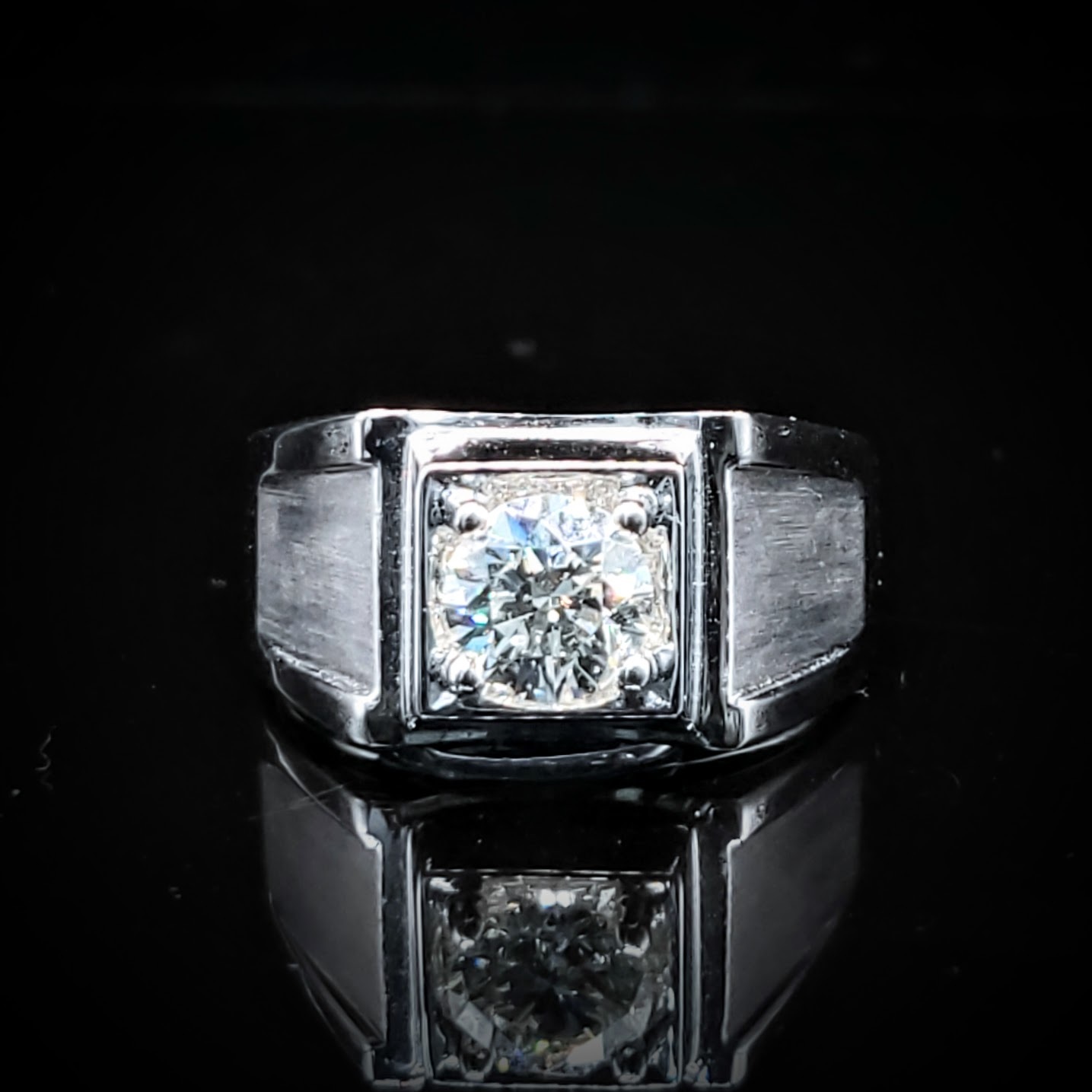 全新18K白金【單粒1卡鑽石】配小鑽共1卡1份鑽石戒指