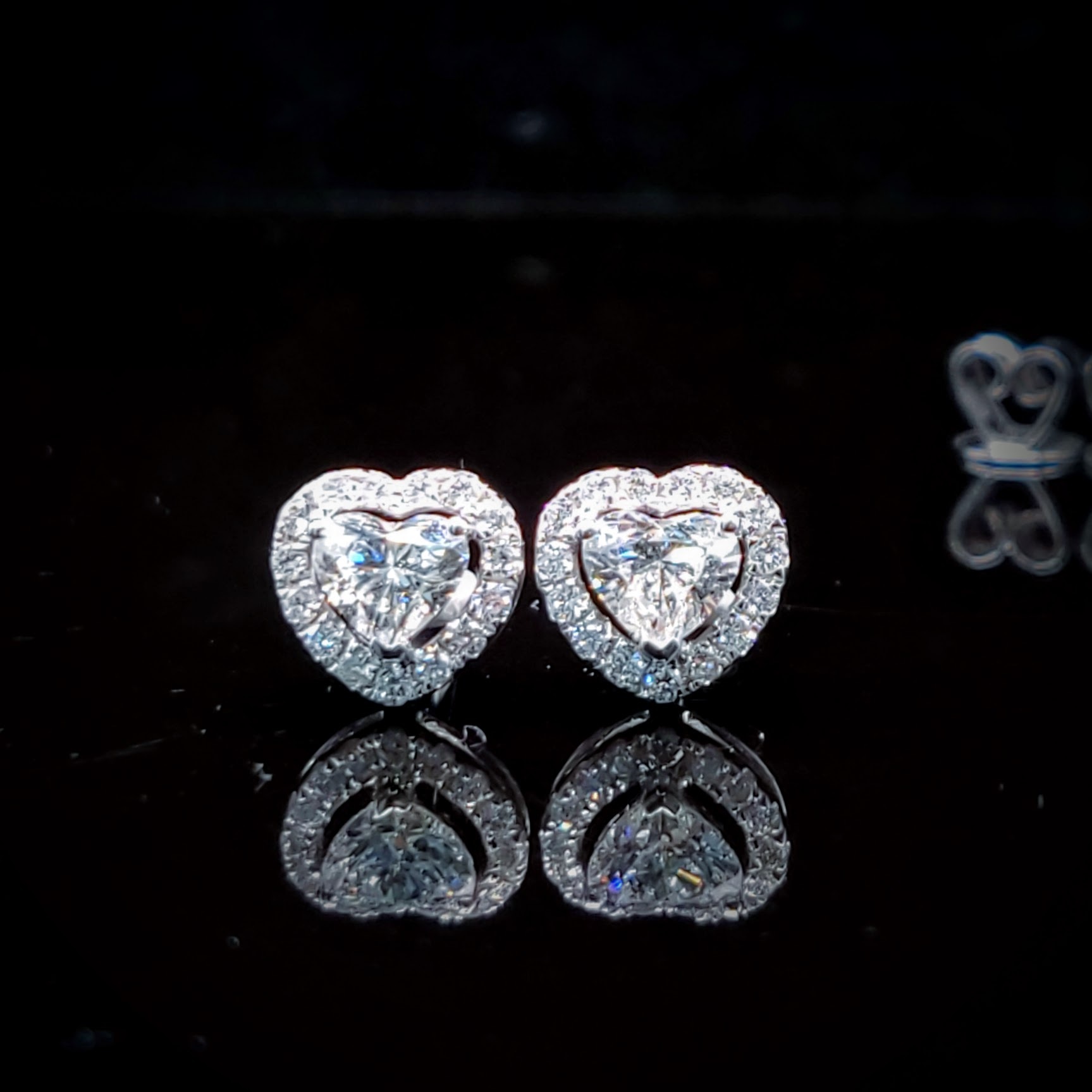 全新18K白金【主石83份心形鑽石】配小鑽共1卡14份鑽石耳環