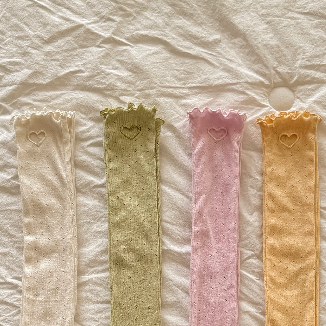 Nini 鏤空愛心中筒襪 4色