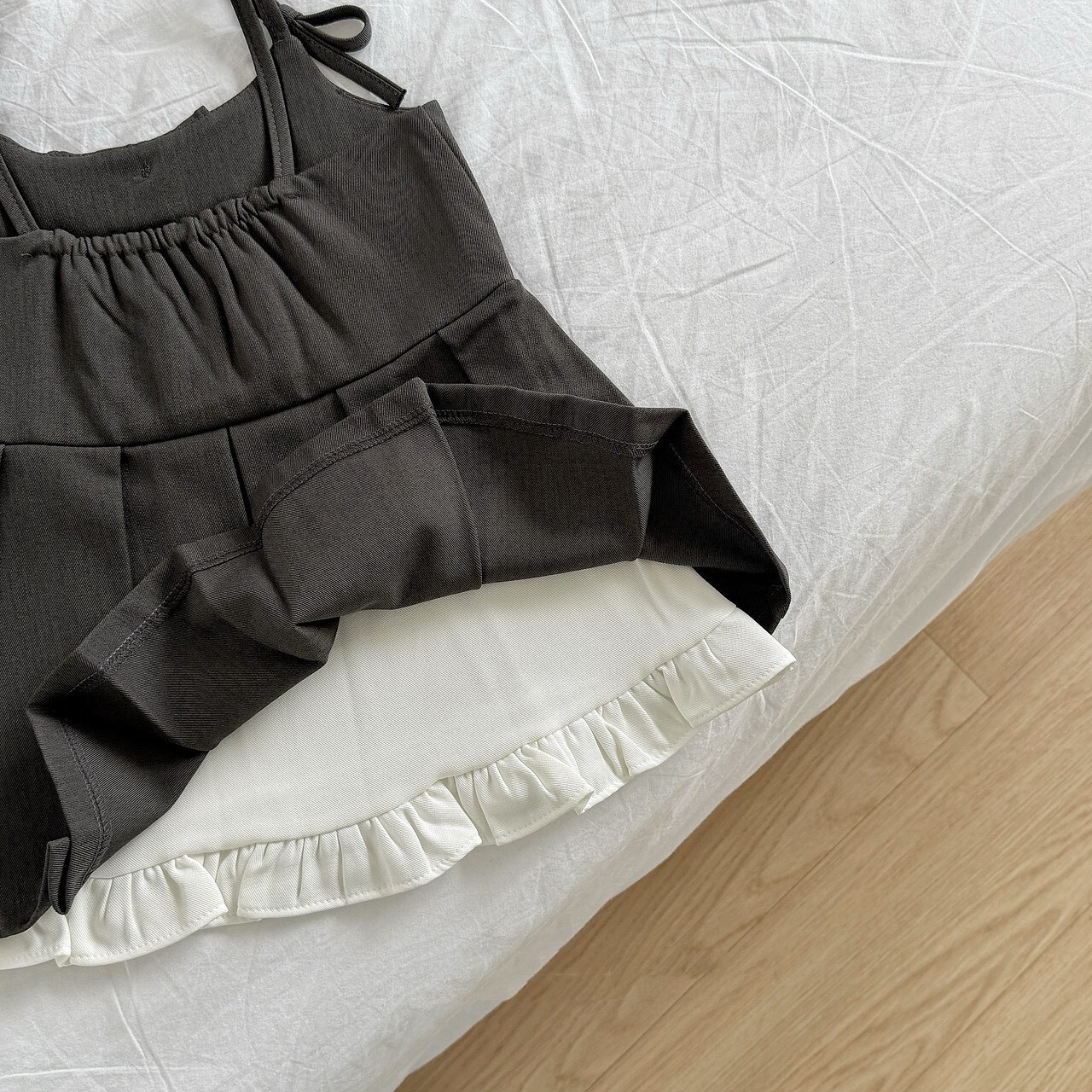 90-130 百褶吊帶洋裝