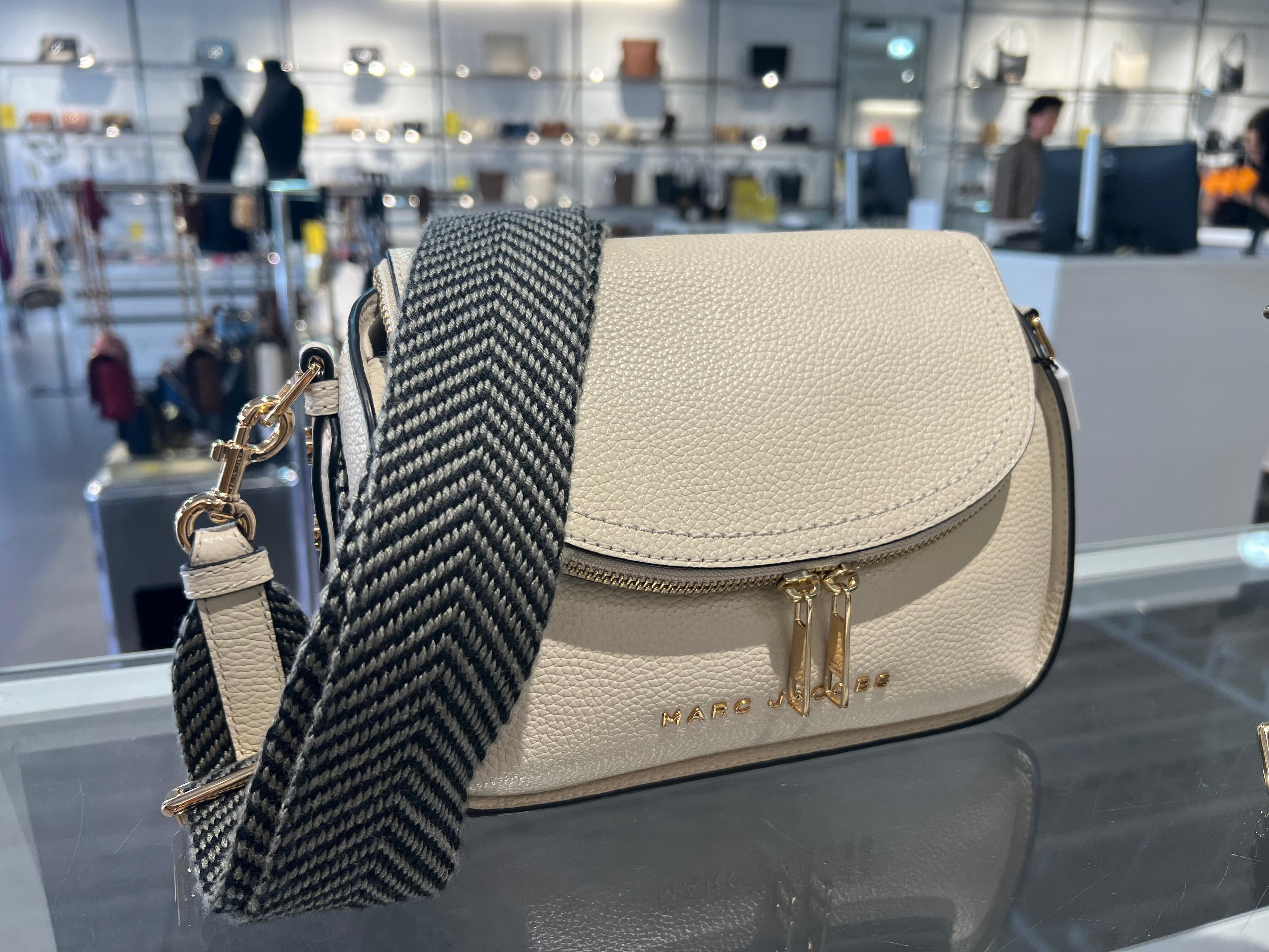 【預購】Marc Jacobs H012851 粗帶斜咩包