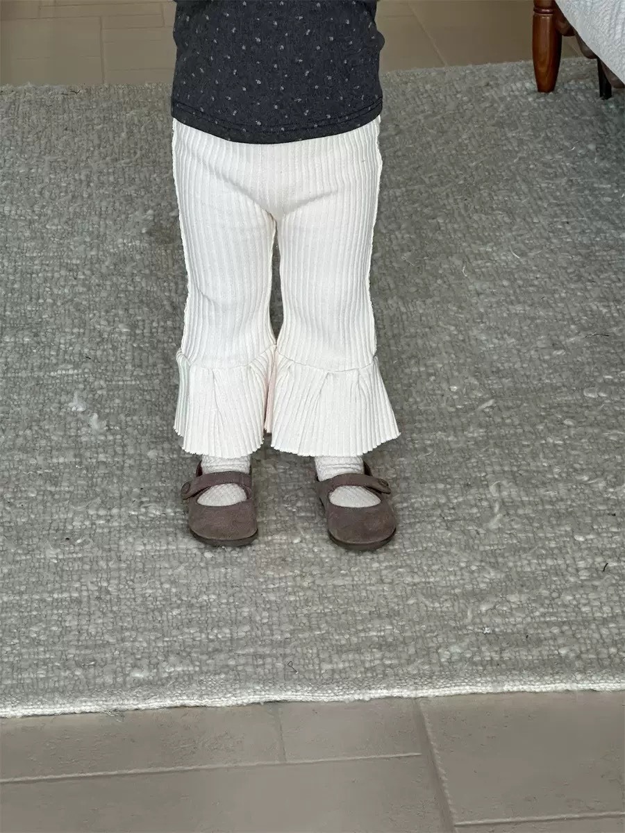 百搭素面坑條喇叭褲