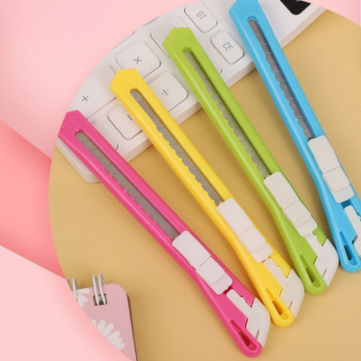 彩色美工刀4入組｜合金鋼材美工刀 折刀式美工刀 推鎖設計 安全鎖定 切割平整 辦公室美工刀 居家包裝拆箱 文具工具【輕鬆購五金百貨】