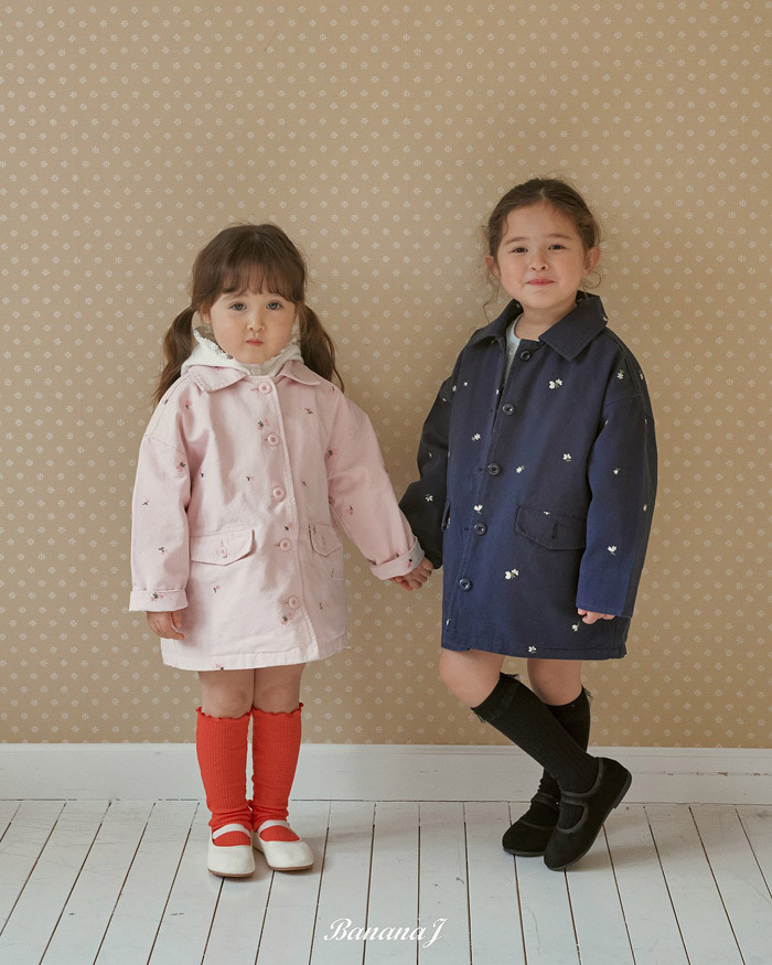 正韓春Bananaj 兩色刺繡花朵外套