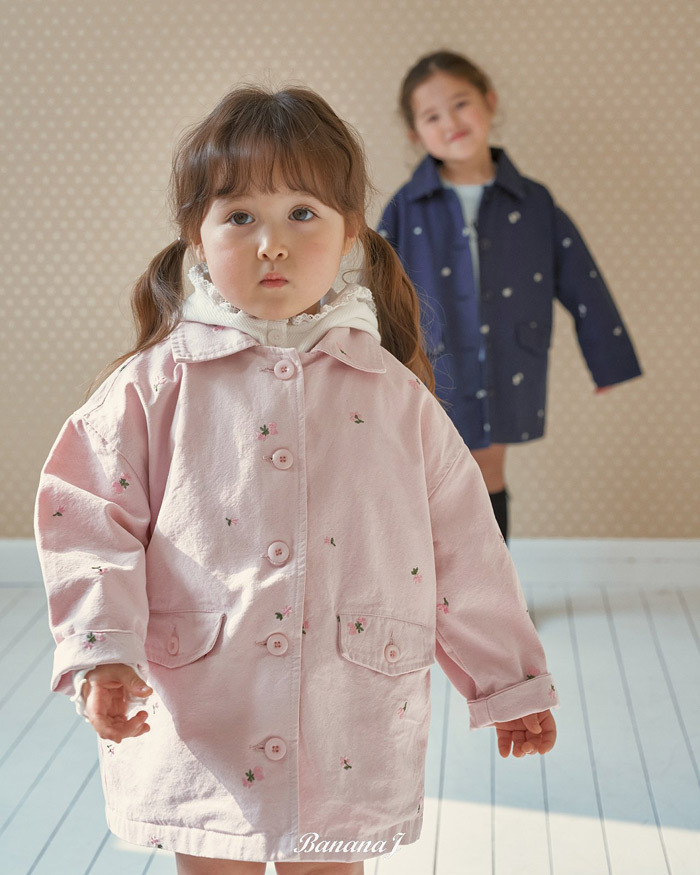 正韓春Bananaj 兩色刺繡花朵外套