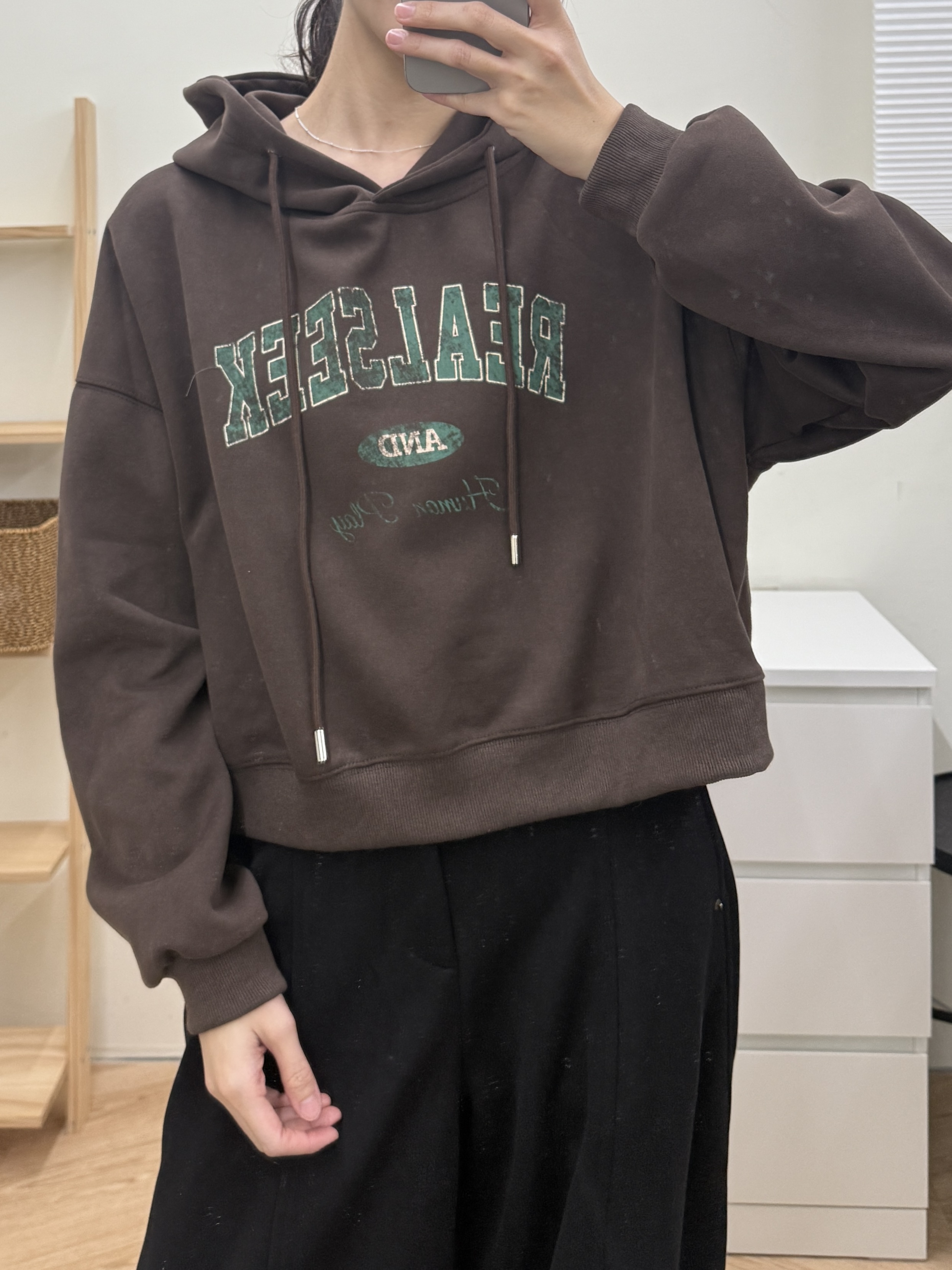 英文字抽繩連帽短版T*3色