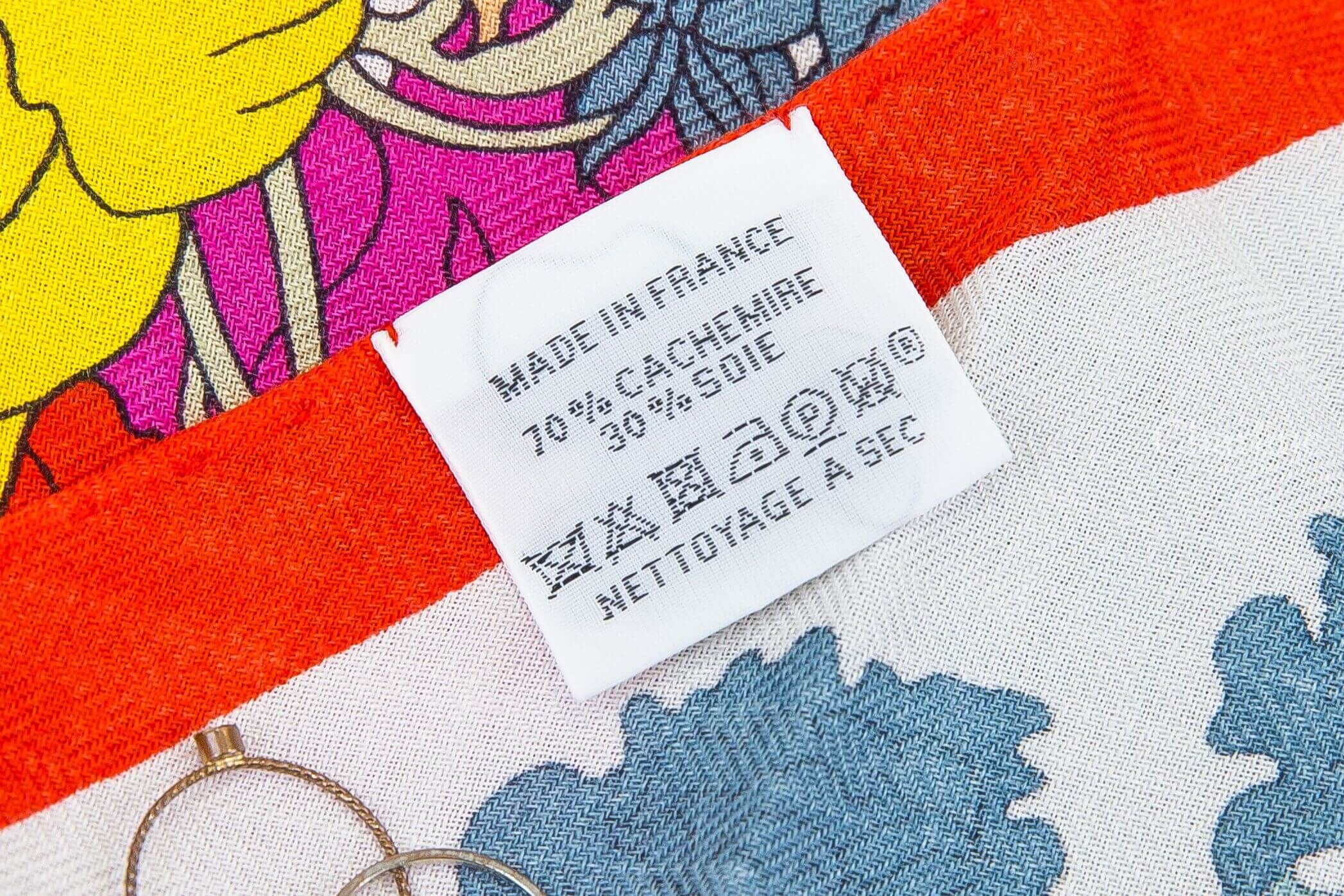 Hermès Robe Legere Triangle 石榴紅/白色/紫紅色花卉小馬咯什米爾真絲三角巾-Charline Boutique 精品代購