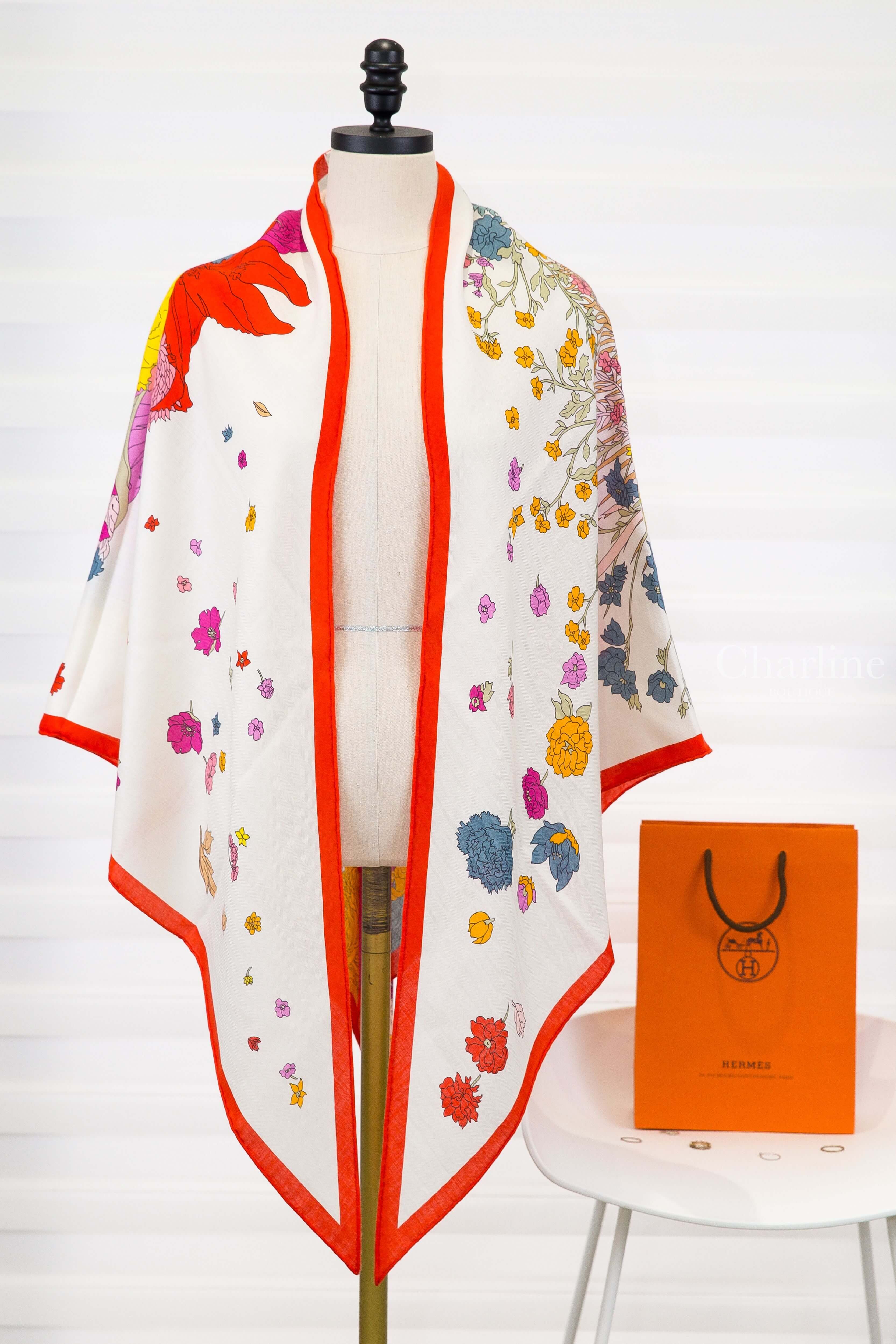 Hermès Robe Legere Triangle 石榴紅/白色/紫紅色花卉小馬咯什米爾真絲三角巾-Charline Boutique 精品代購