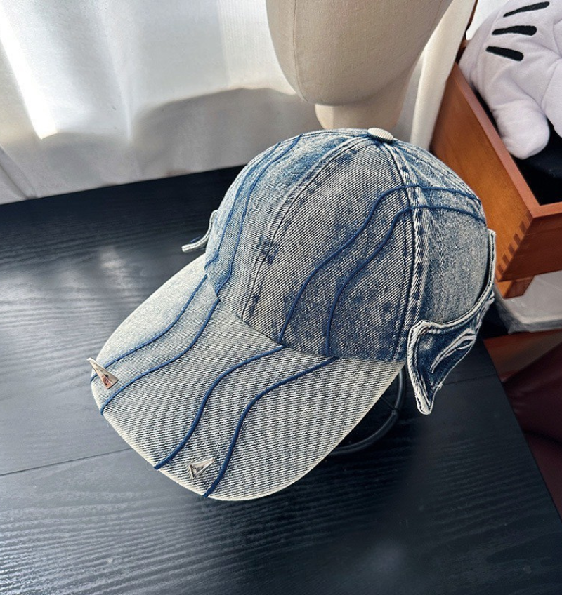 鉚釘蝙蝠牛仔帽