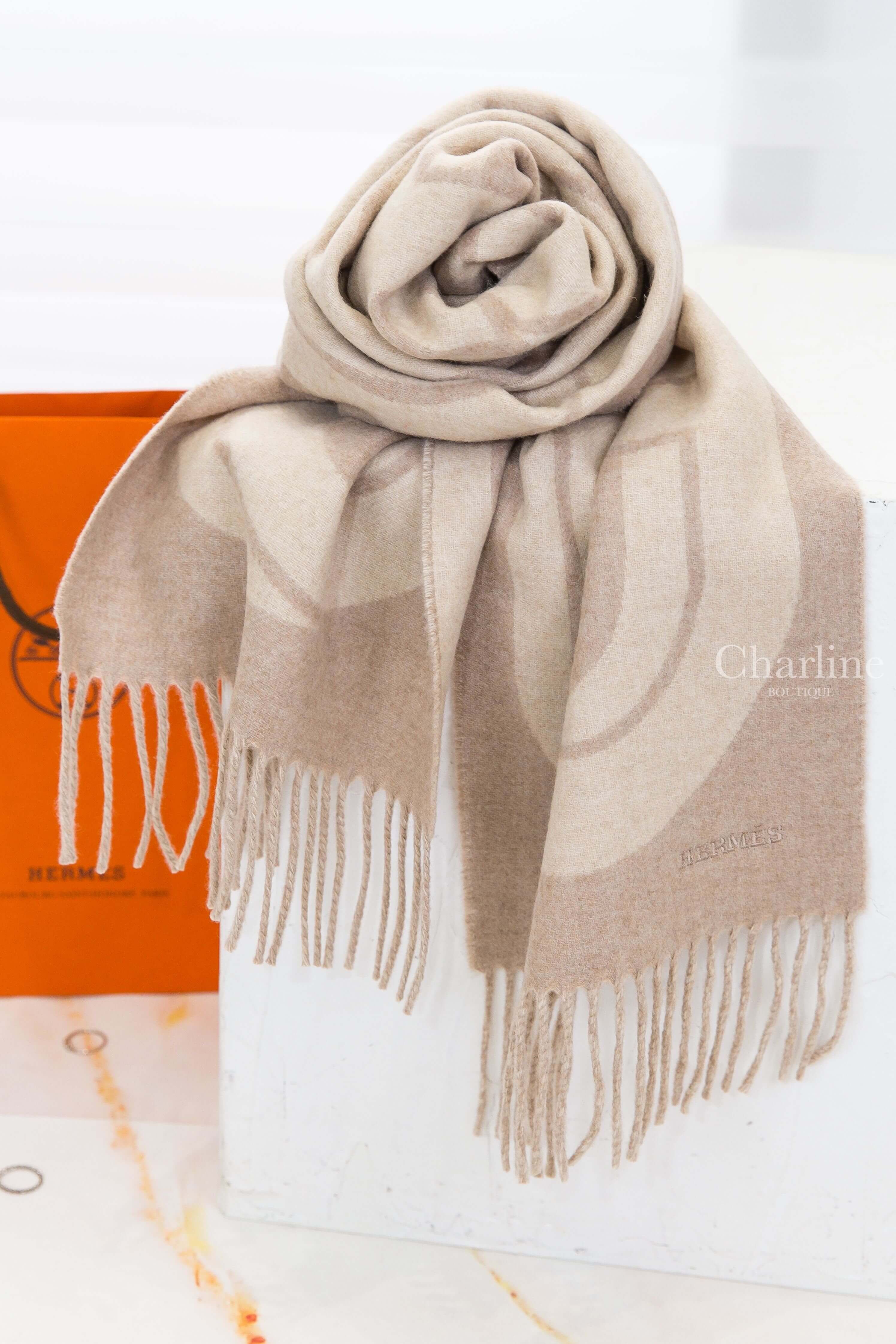 Hermès Maillons TGM Scarf 自然色/米色θ圖騰刺繡字母喀什米爾流蘇圍巾