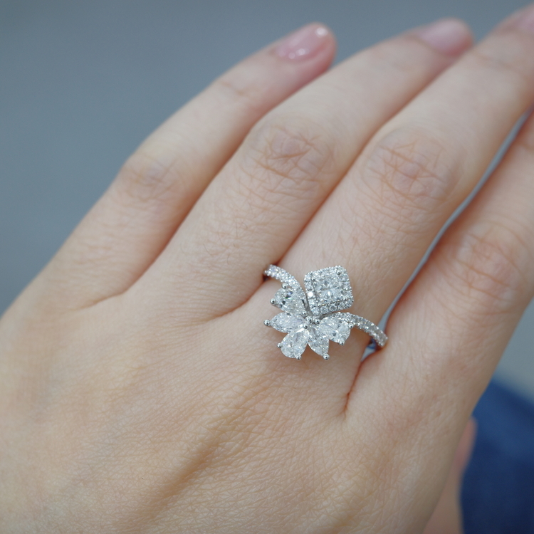 花影公主方形主石鑽戒