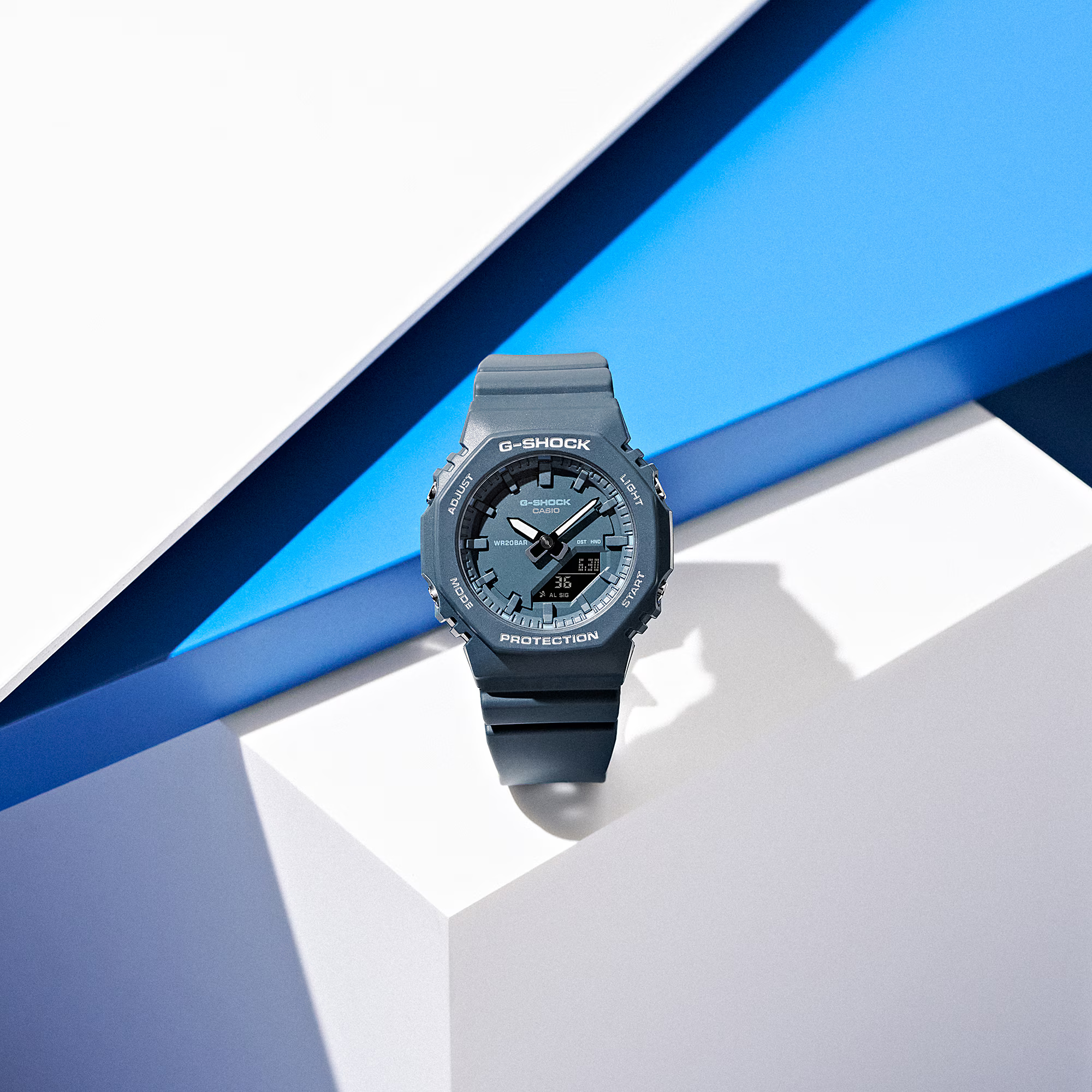 萬年鐘錶 - G-SHOCK   藍色纖薄精緻八角電子錶 GMA-P2100BA-2A 錶徑 : 40.2mm