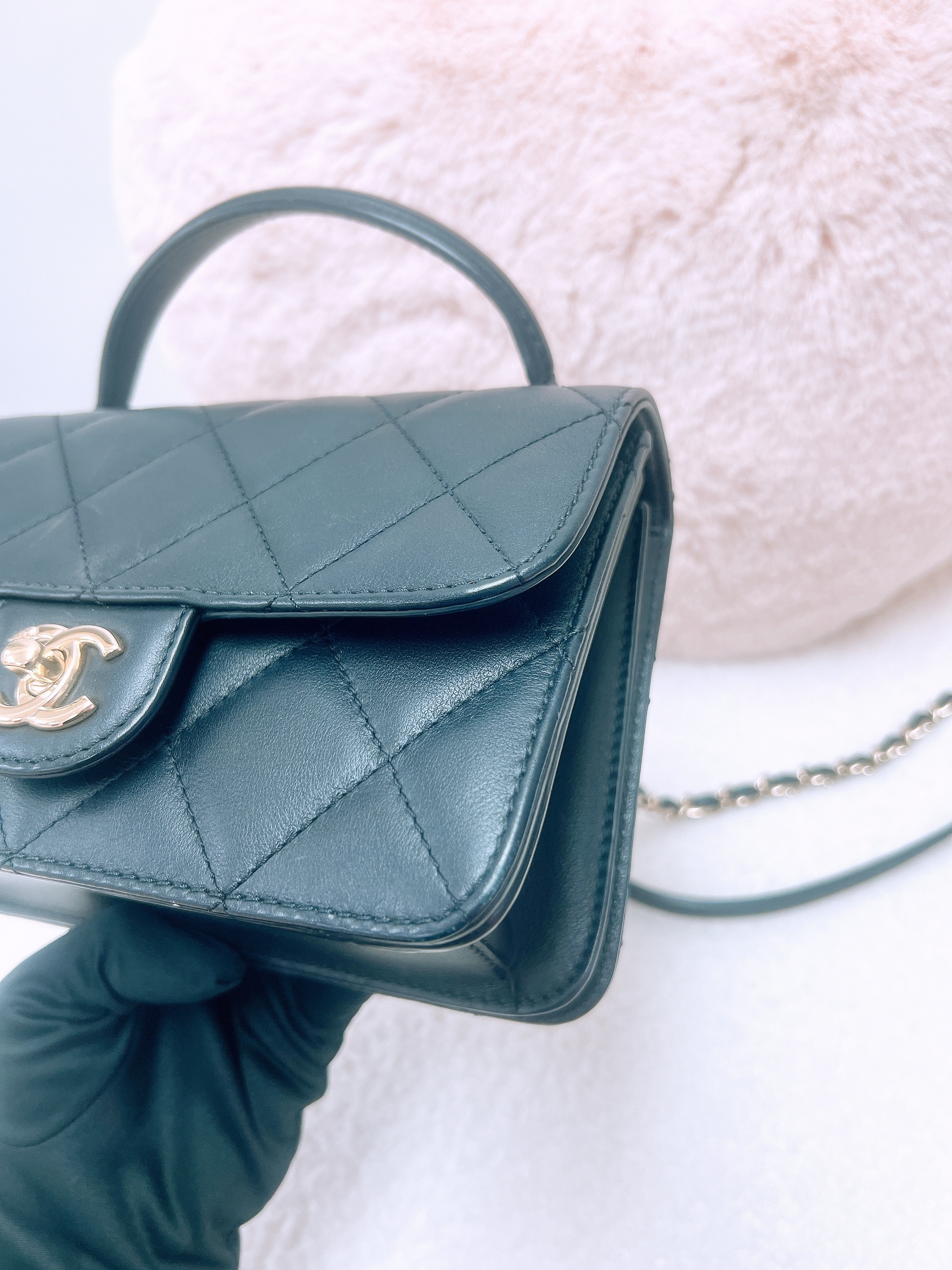 Chanel handle flap 21cm black GHW