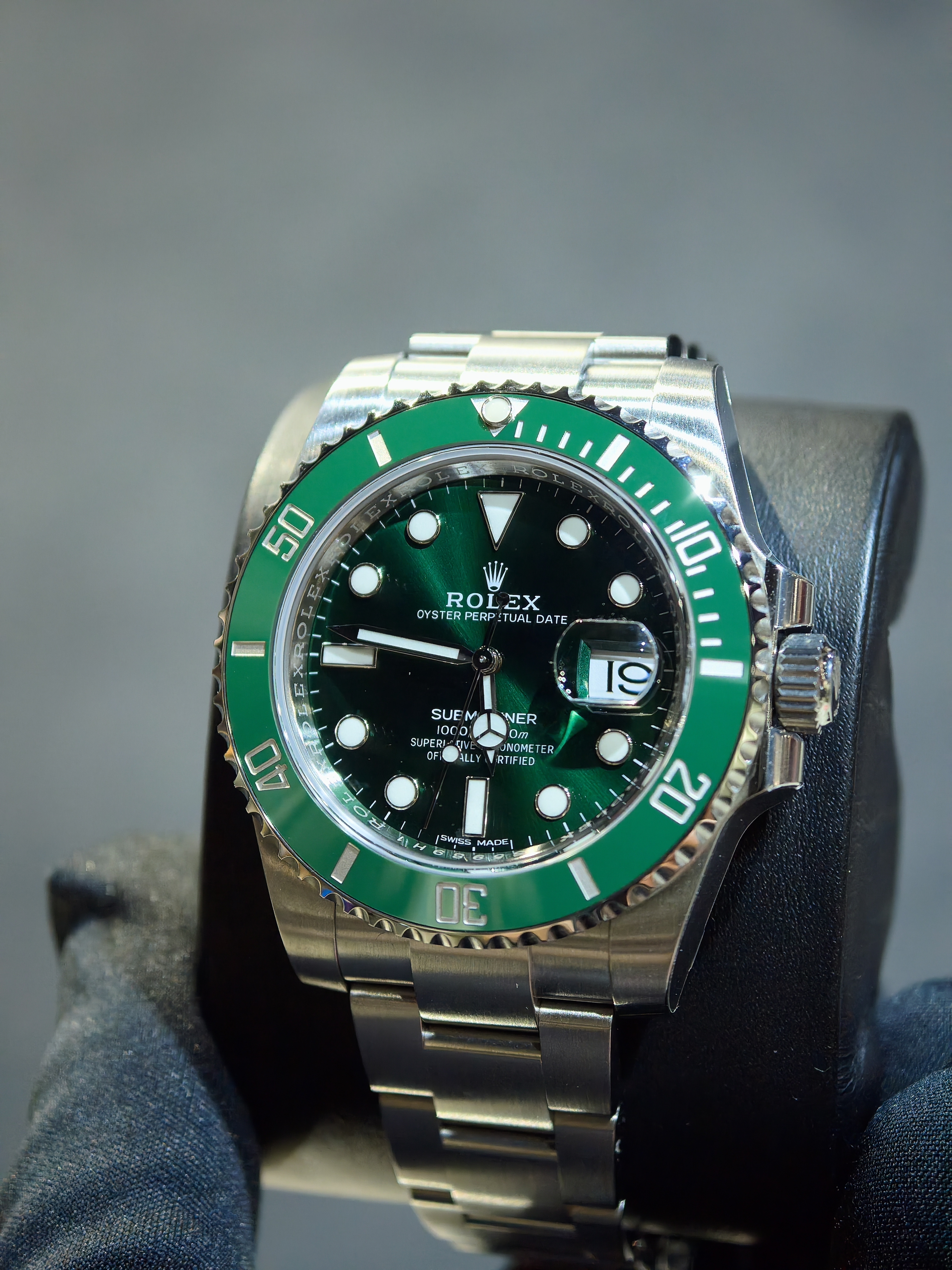 Discontinued BRAND NEW ROLEX 116610 116610lv OYSTER PERPETUAL SUBMARINER DATE HULK GREEN DIAL full sticker
