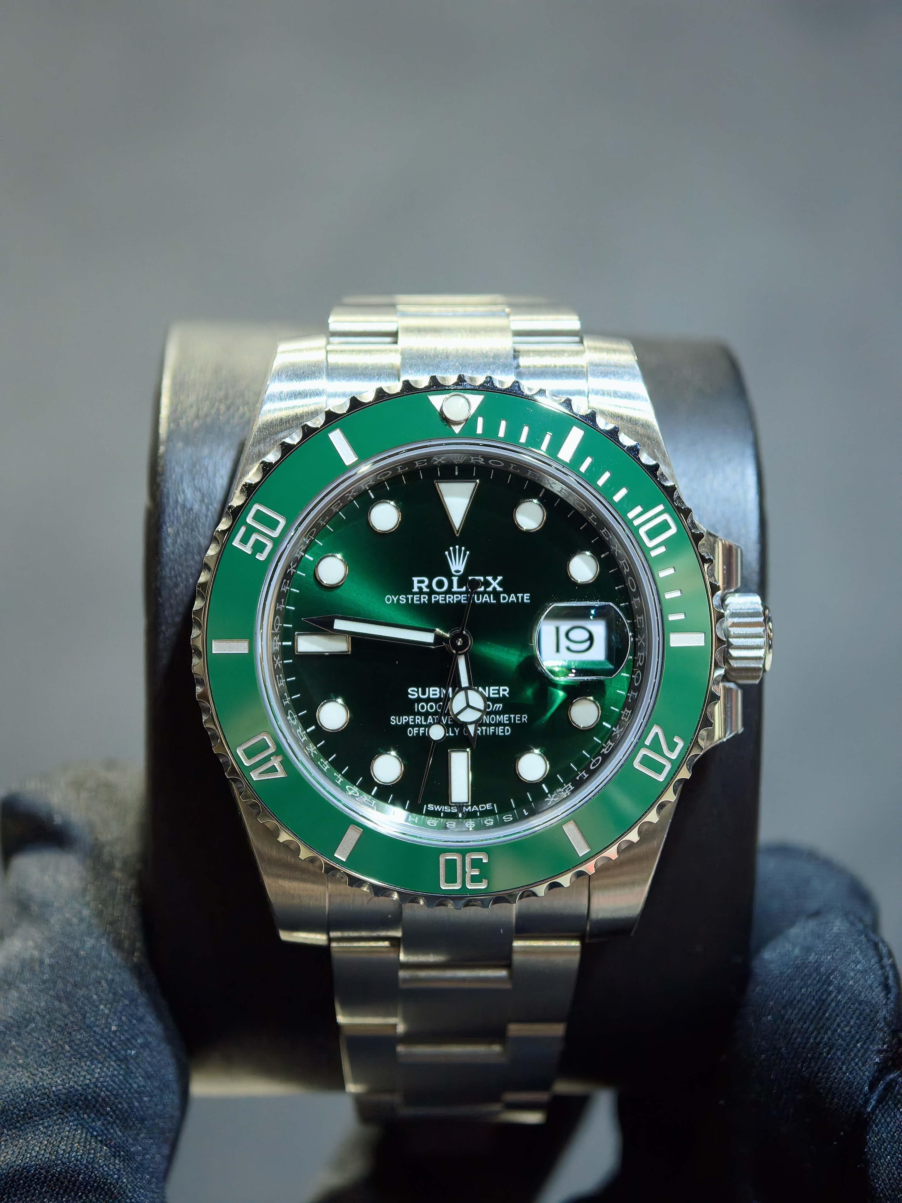 ROLEX 116610lv OYSTER PERPETUAL SUBMARINER DATE HULK