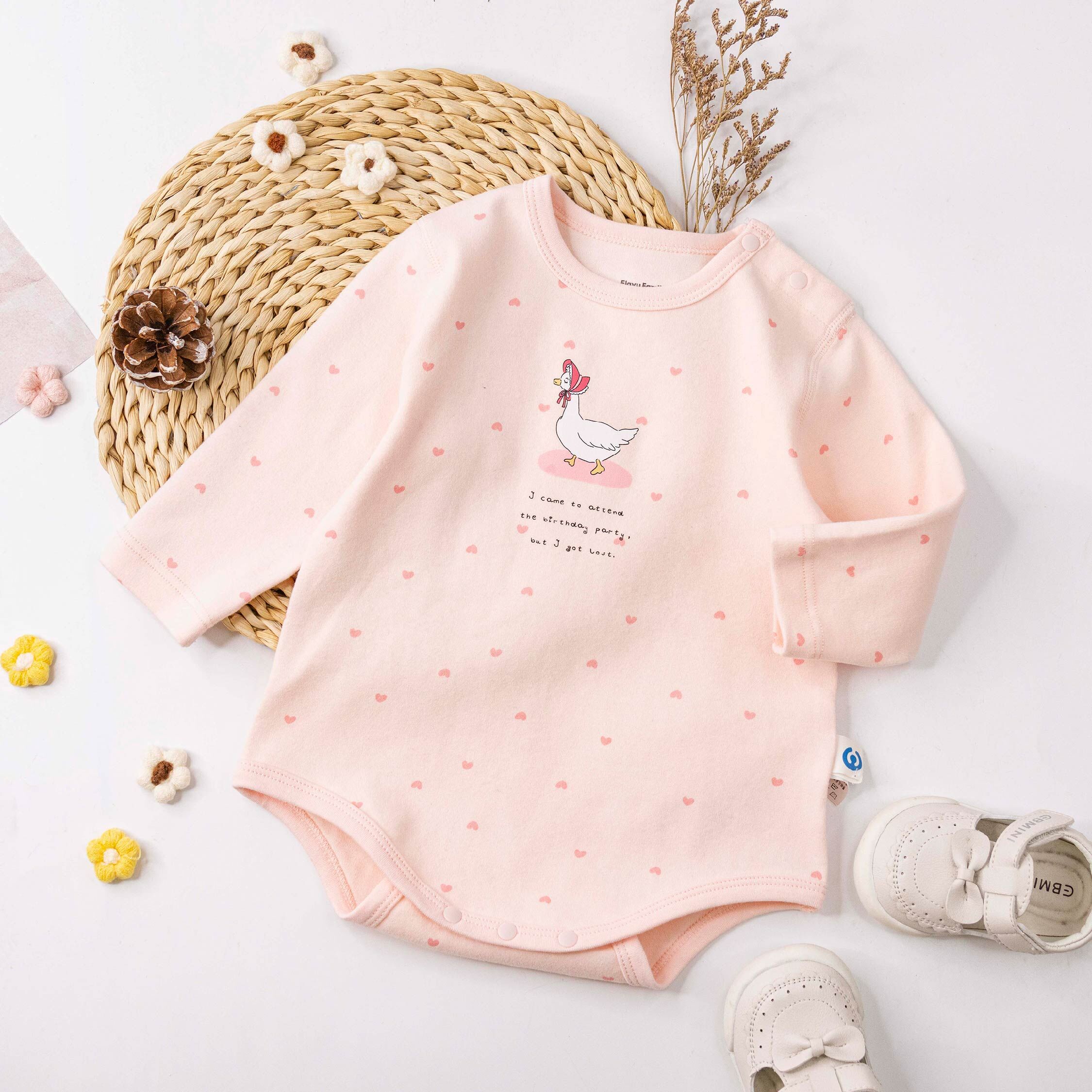 衣拉語【JG5205】愛心氣質小鵝長袖包屁衣＊三色