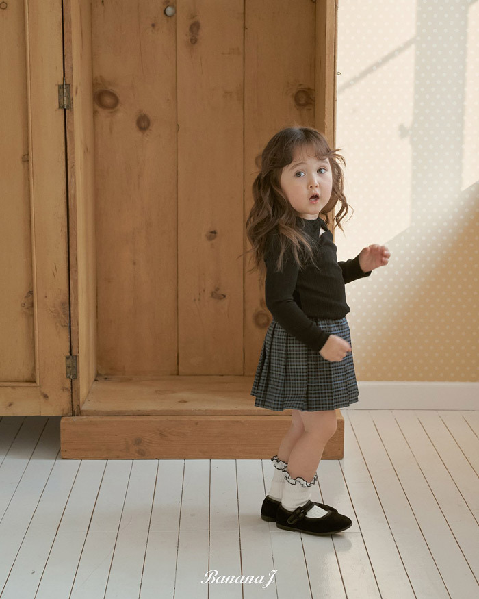 正韓春Bananaj 兩色小姐姐蝴蝶結領口上衣